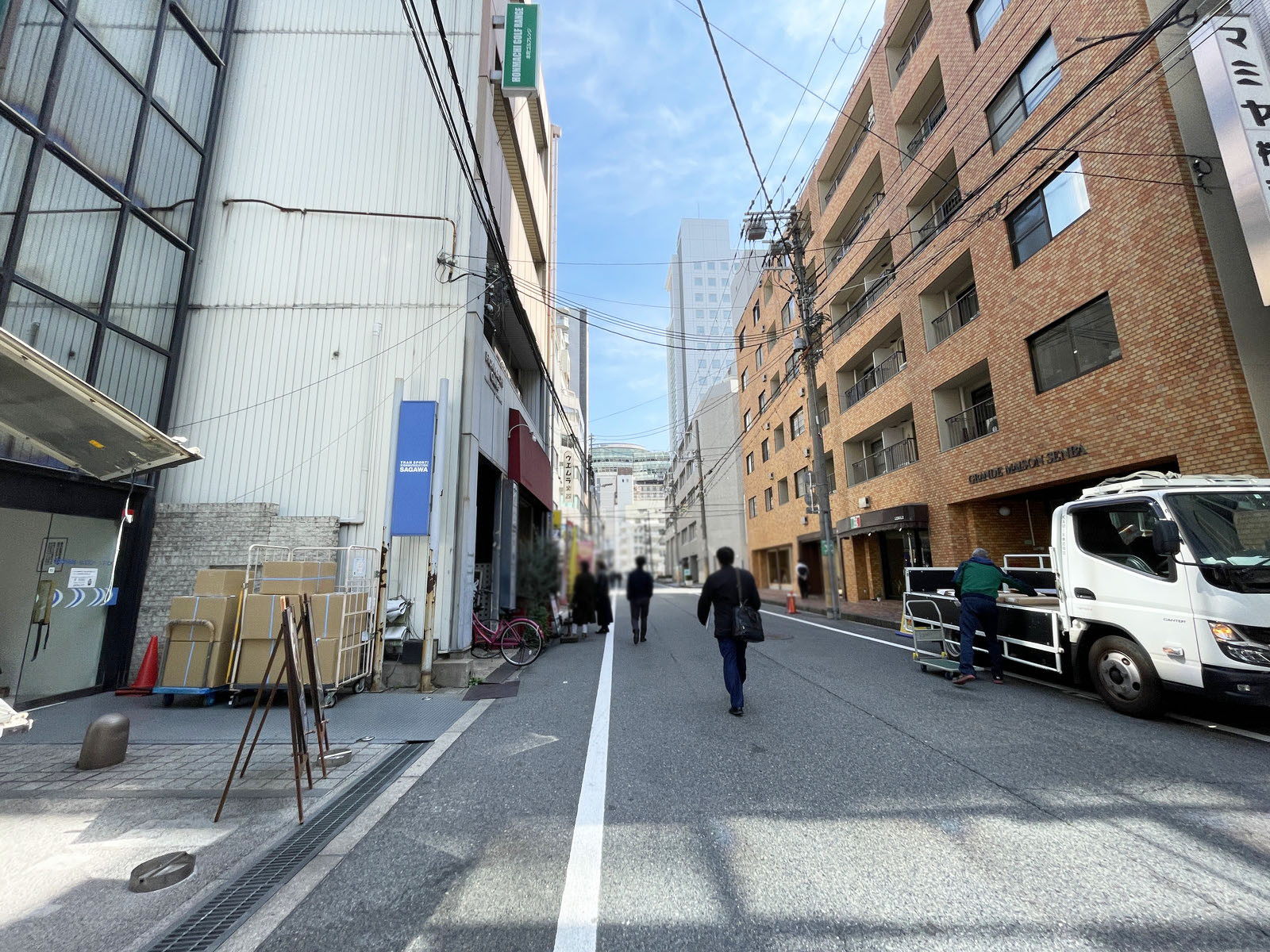 プロパレス安土町ビル前面の通り