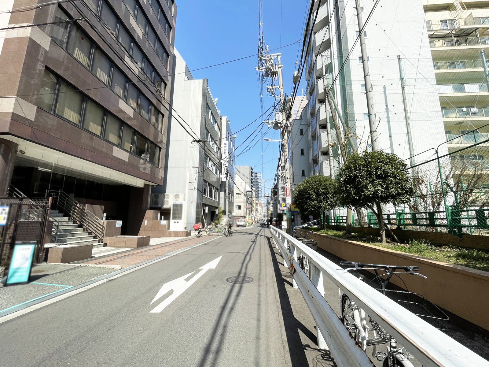 ARCA心斎橋ビル前面の通り