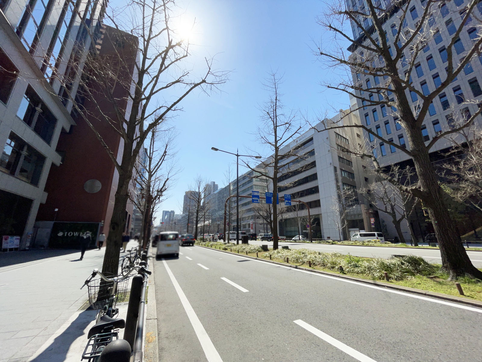 御堂筋MTRビル前面の通り