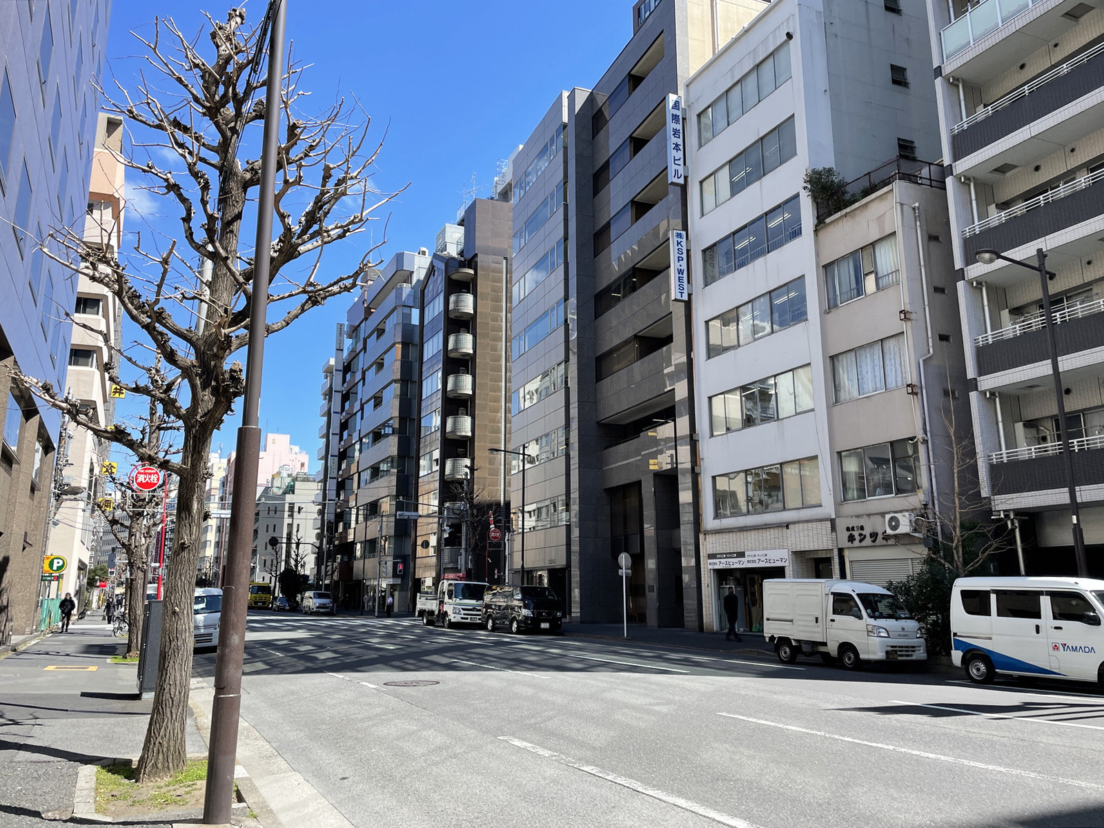 KANDA-HIKOBAE前面の神田金物通り