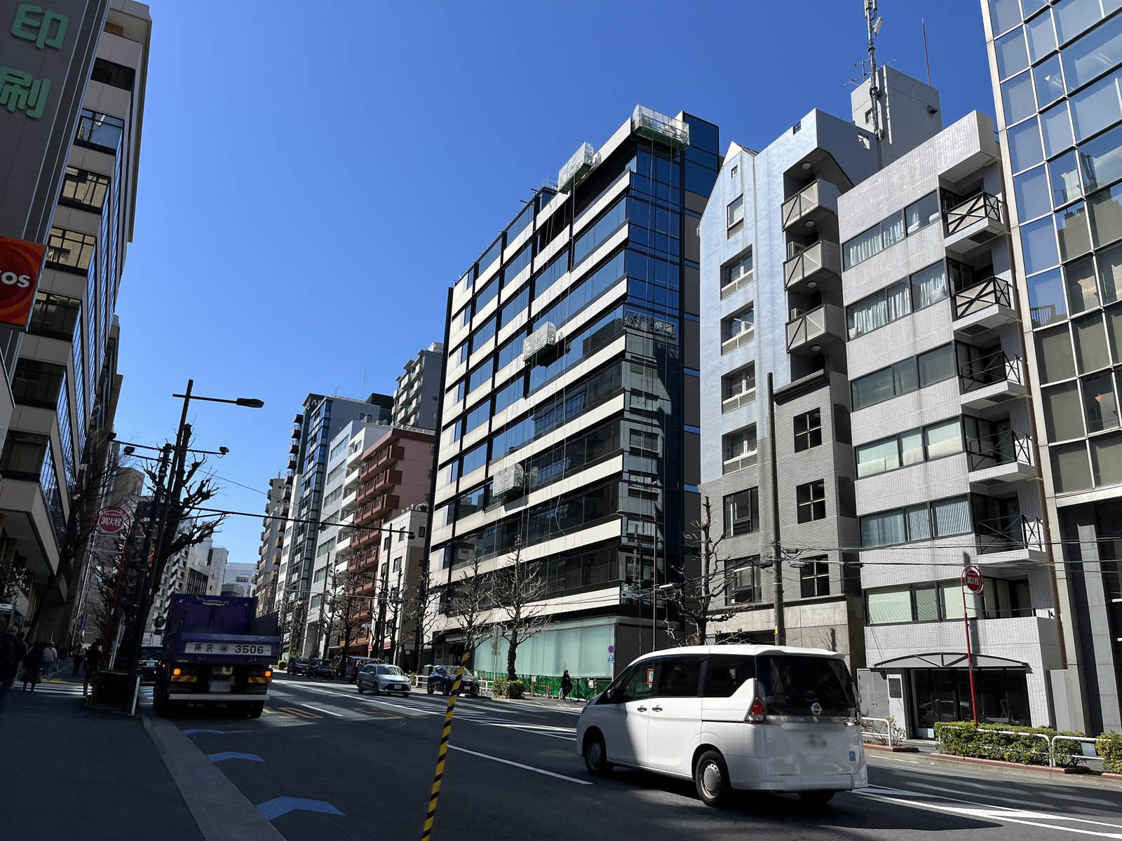 周辺はオフィス街
