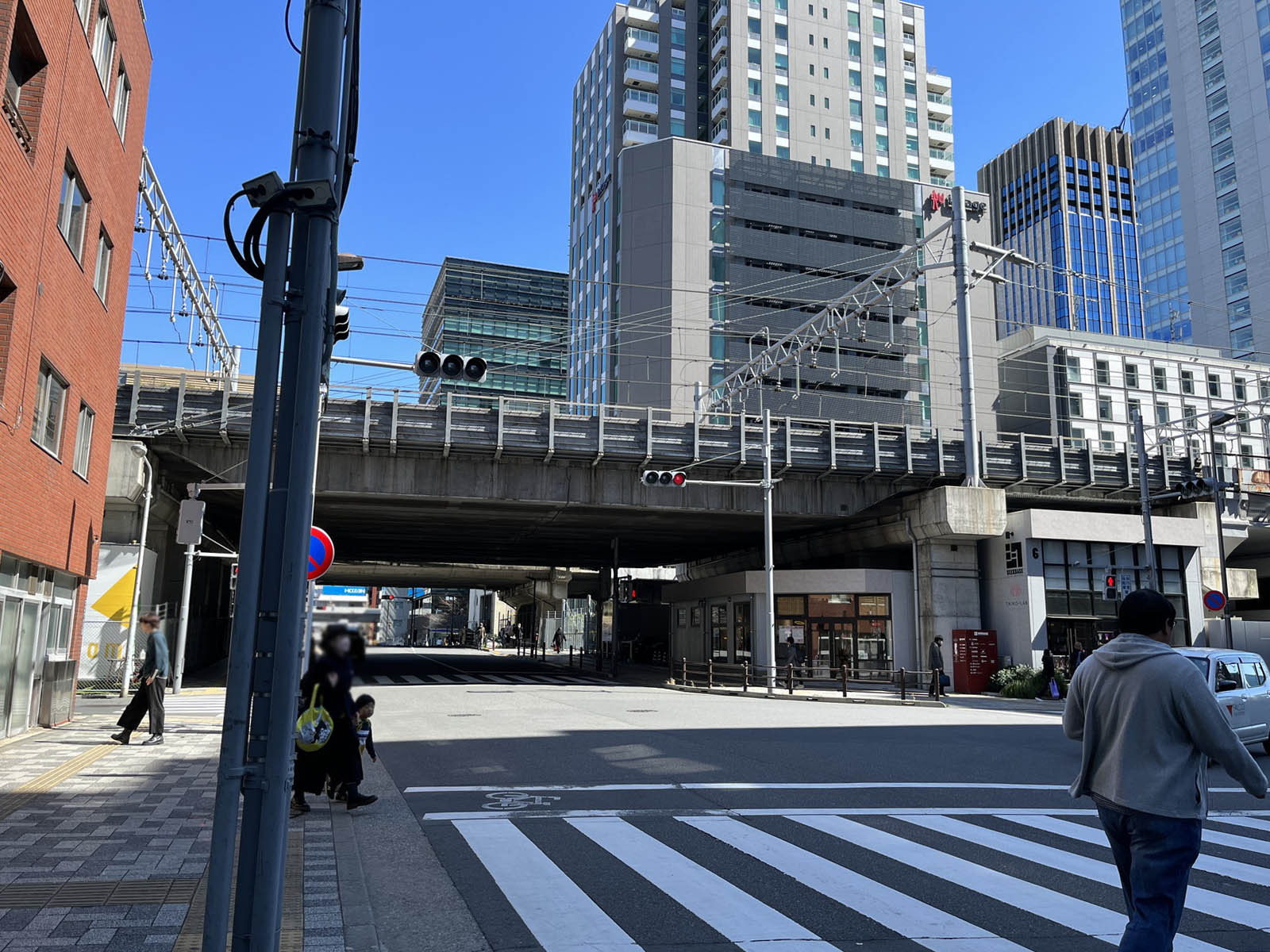 鈴木ビル前面の通り