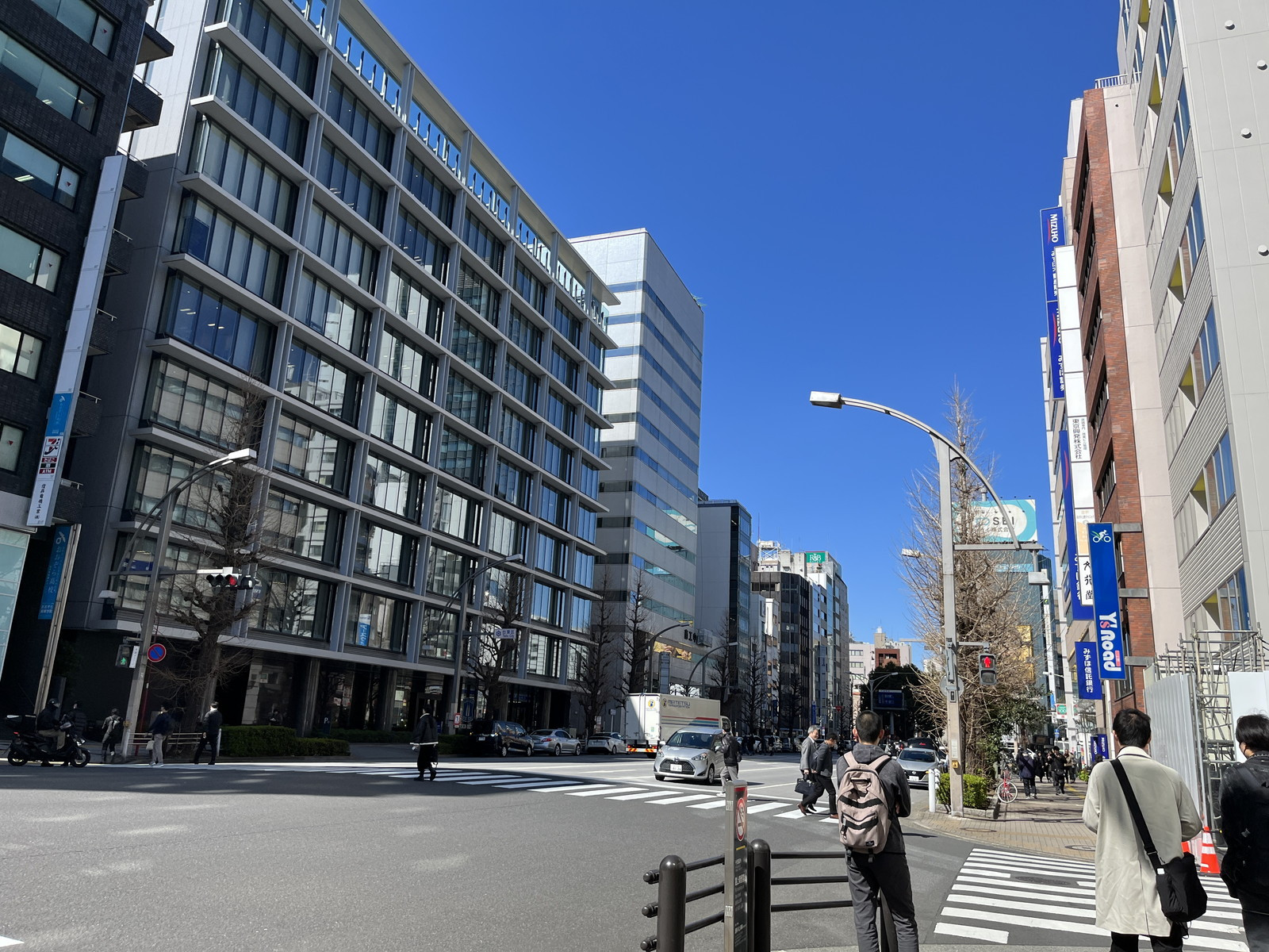 周辺のオフィス街の様子