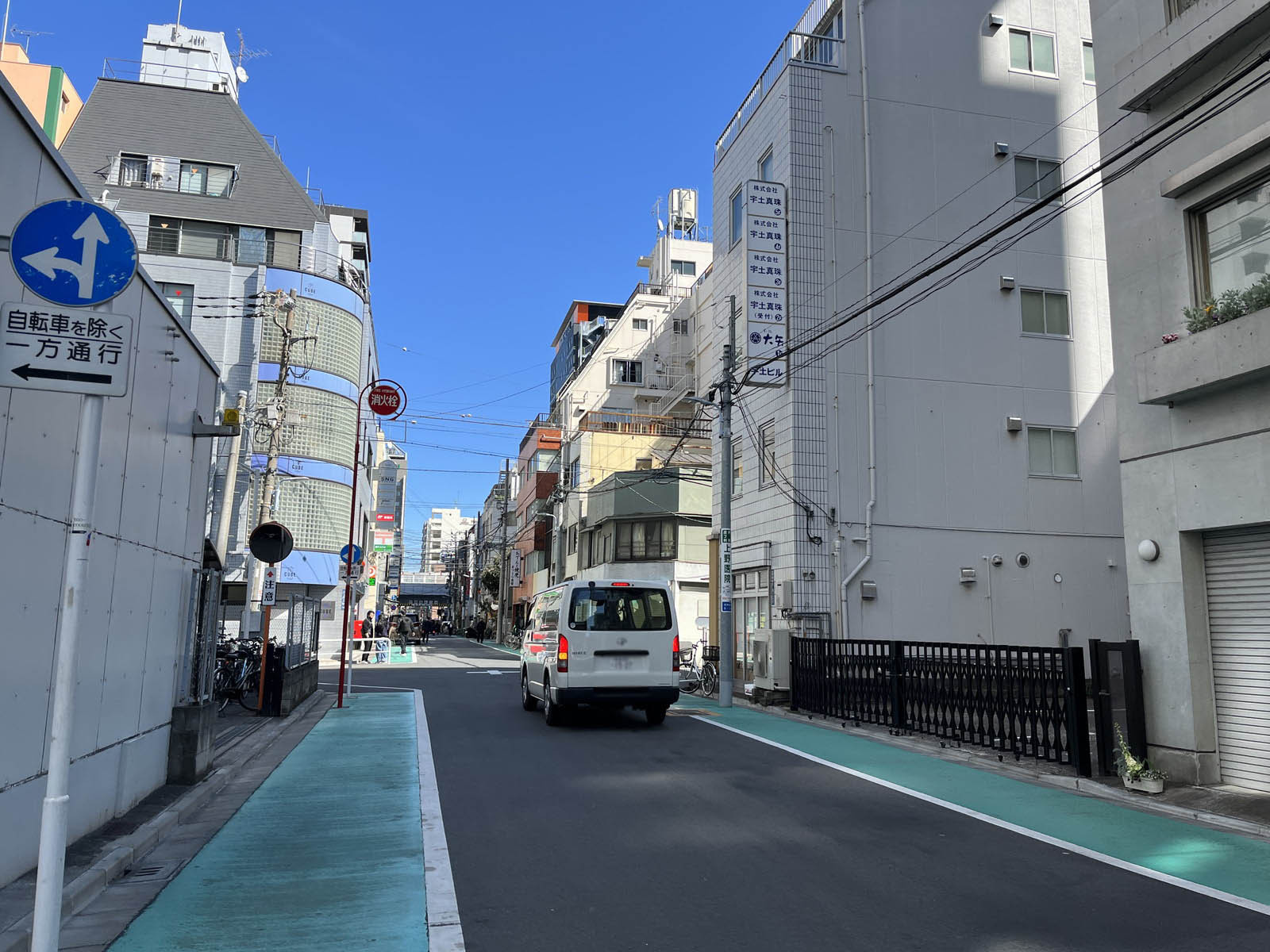 フィールドスリー外神田ビル前面の通り