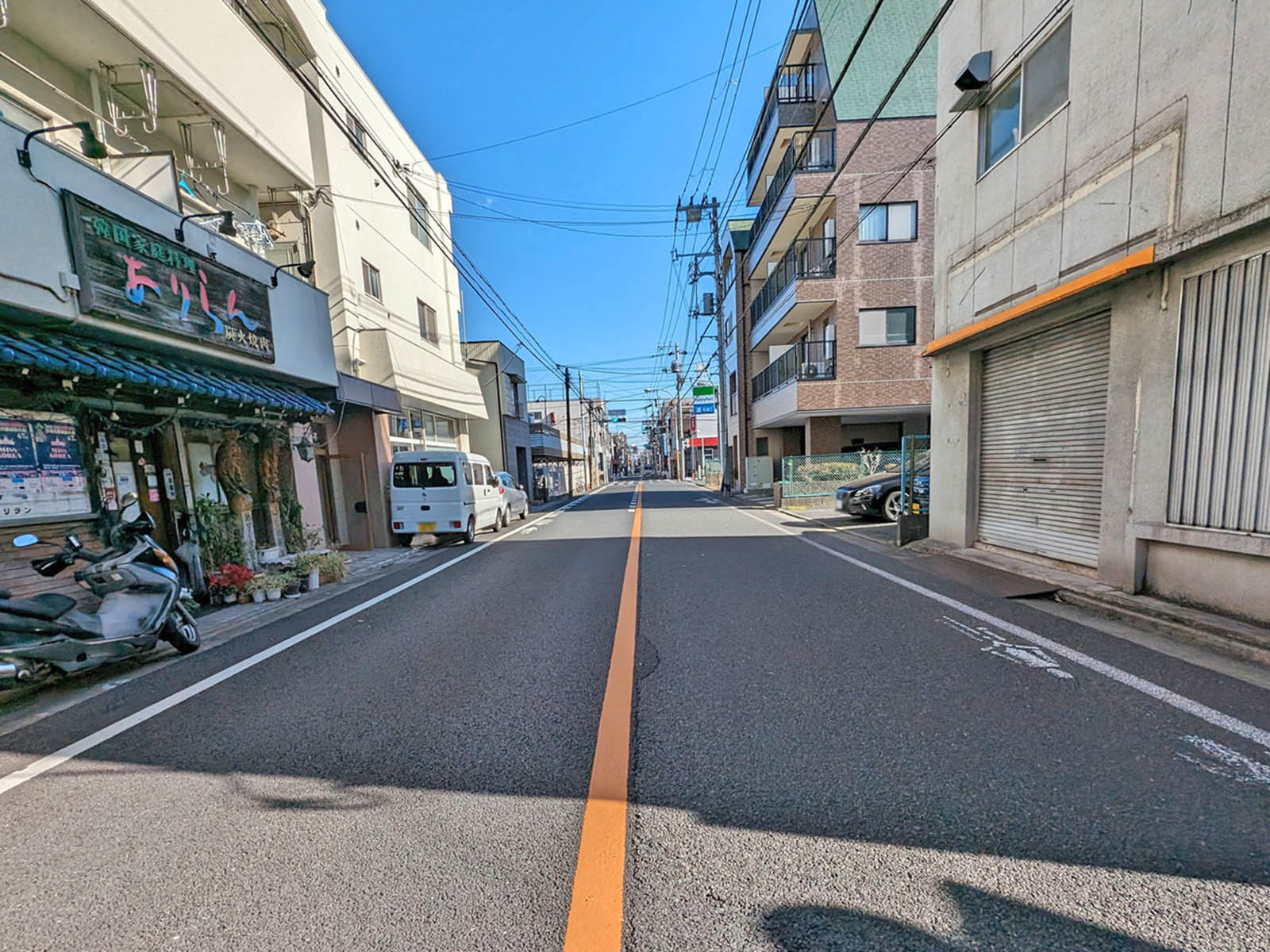 ラピスコート前面の多摩堤通り