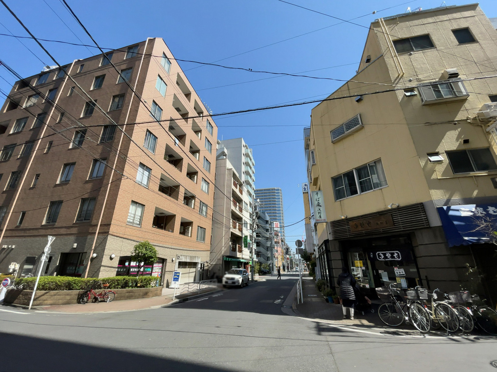 田邉ビル前面の通り