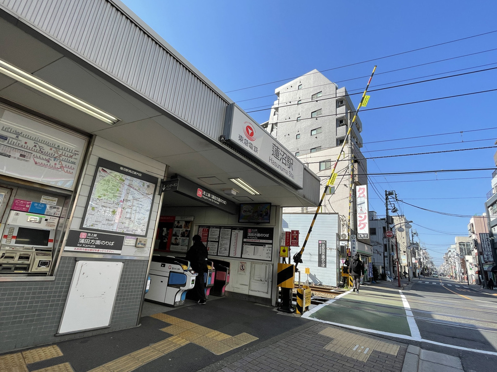 最寄りの「蓮沼駅」
