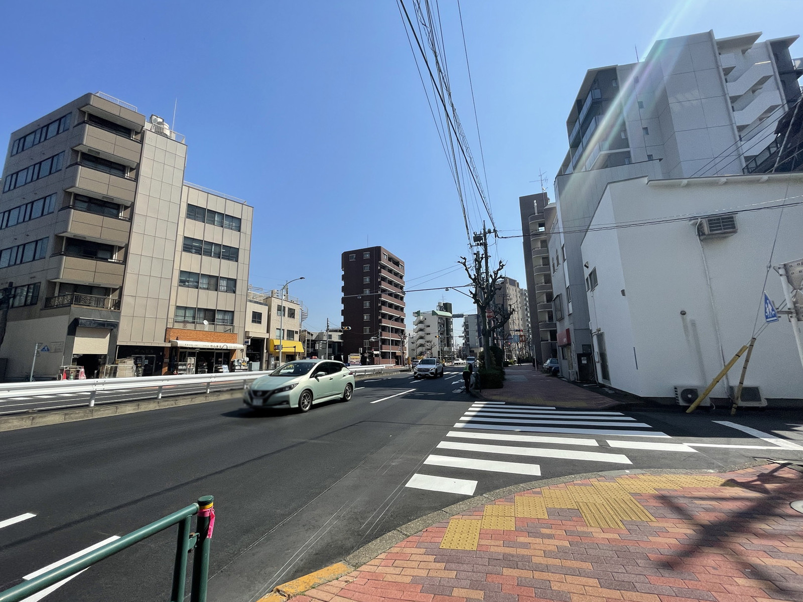 東邦本社ビル前面の通り