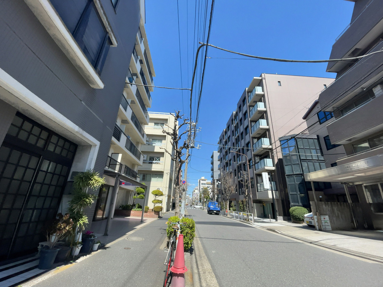 石田ビル前面の通り