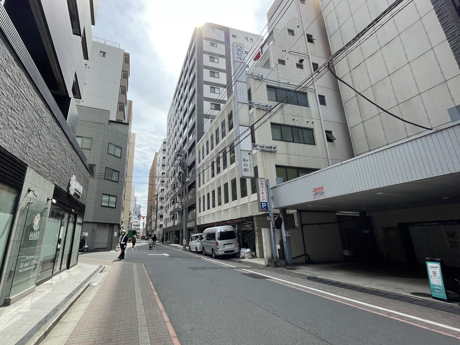 八光ビル前面の通り