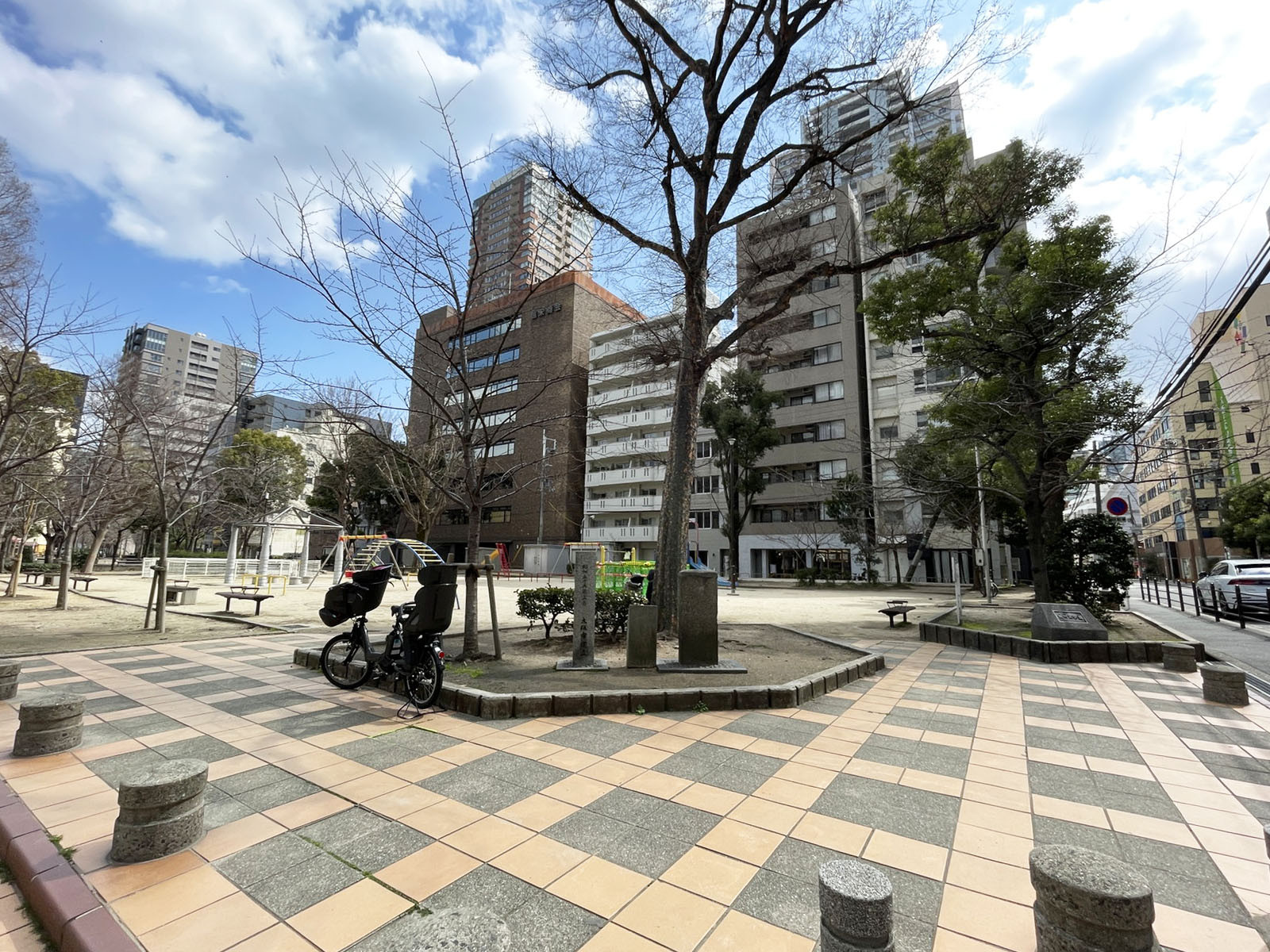 向かいの新町北公園
