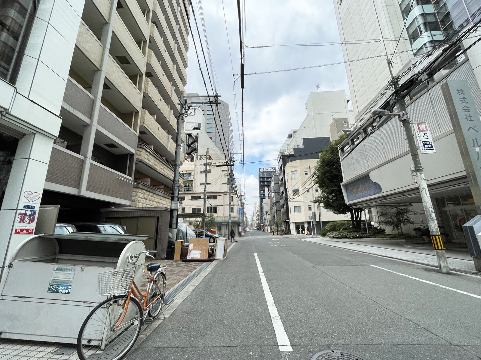 プレシオ南船場前面の通り