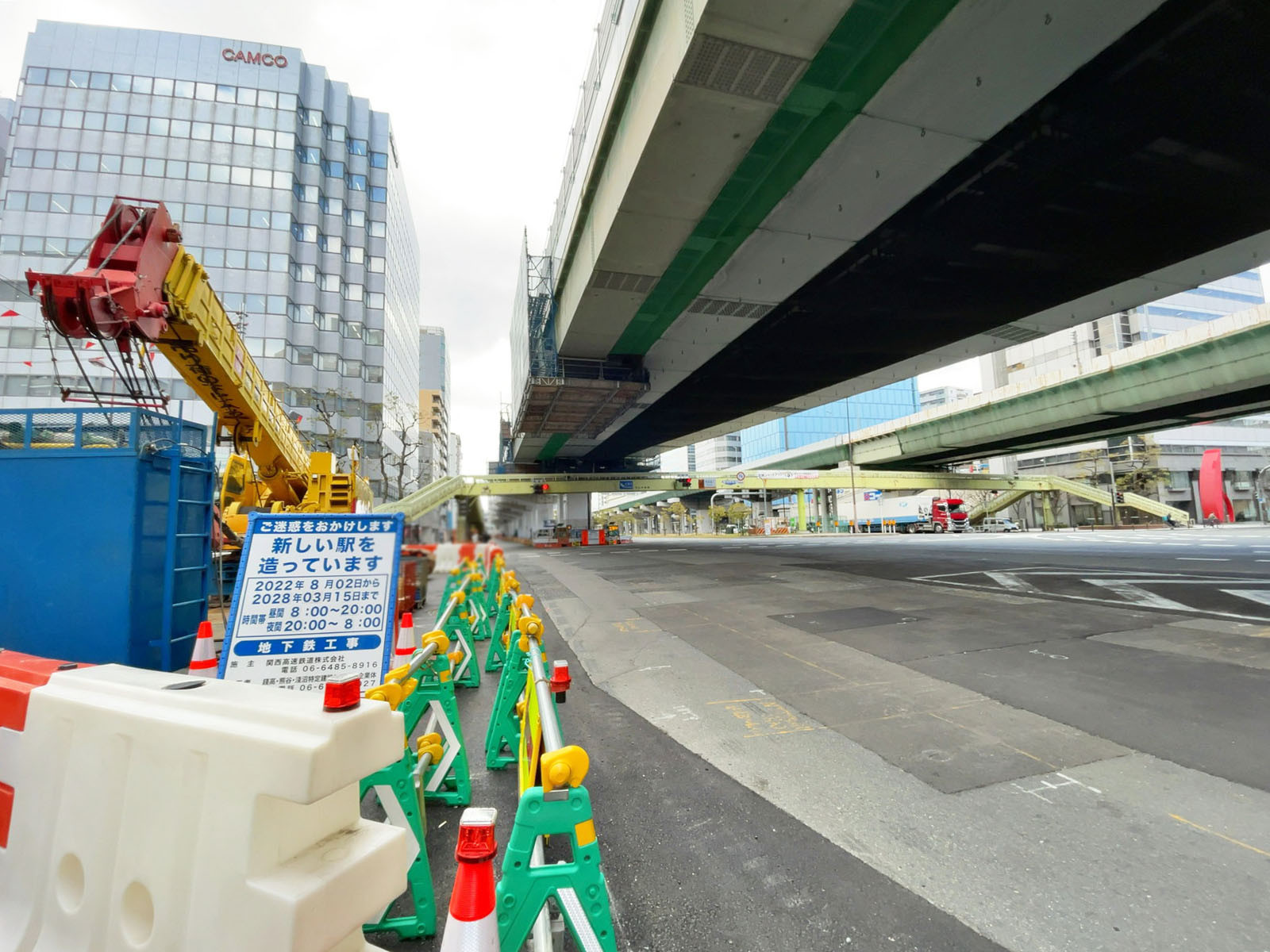 建協ビル前面の通り