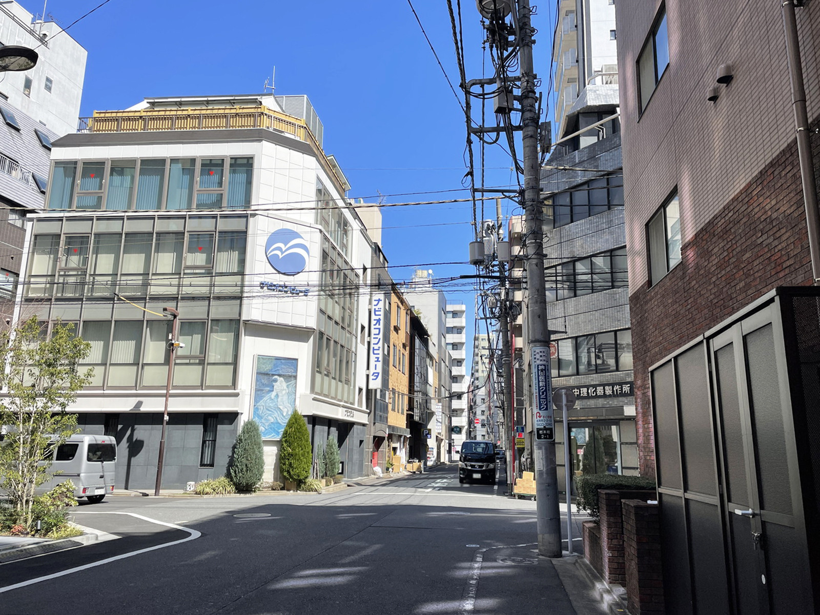 神田NKビル前面の通り