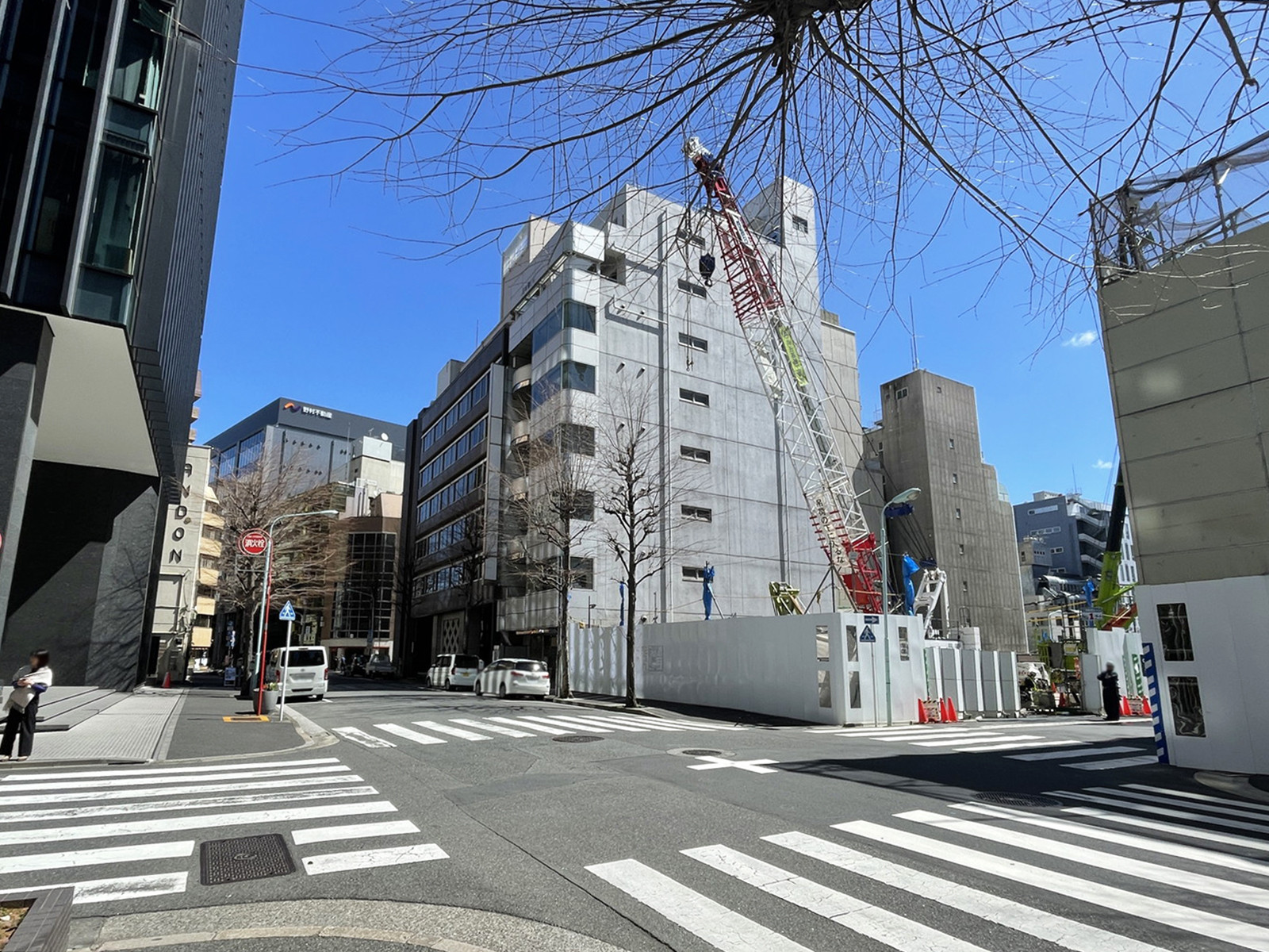 アイ・ケイビル前面の旧日光街道