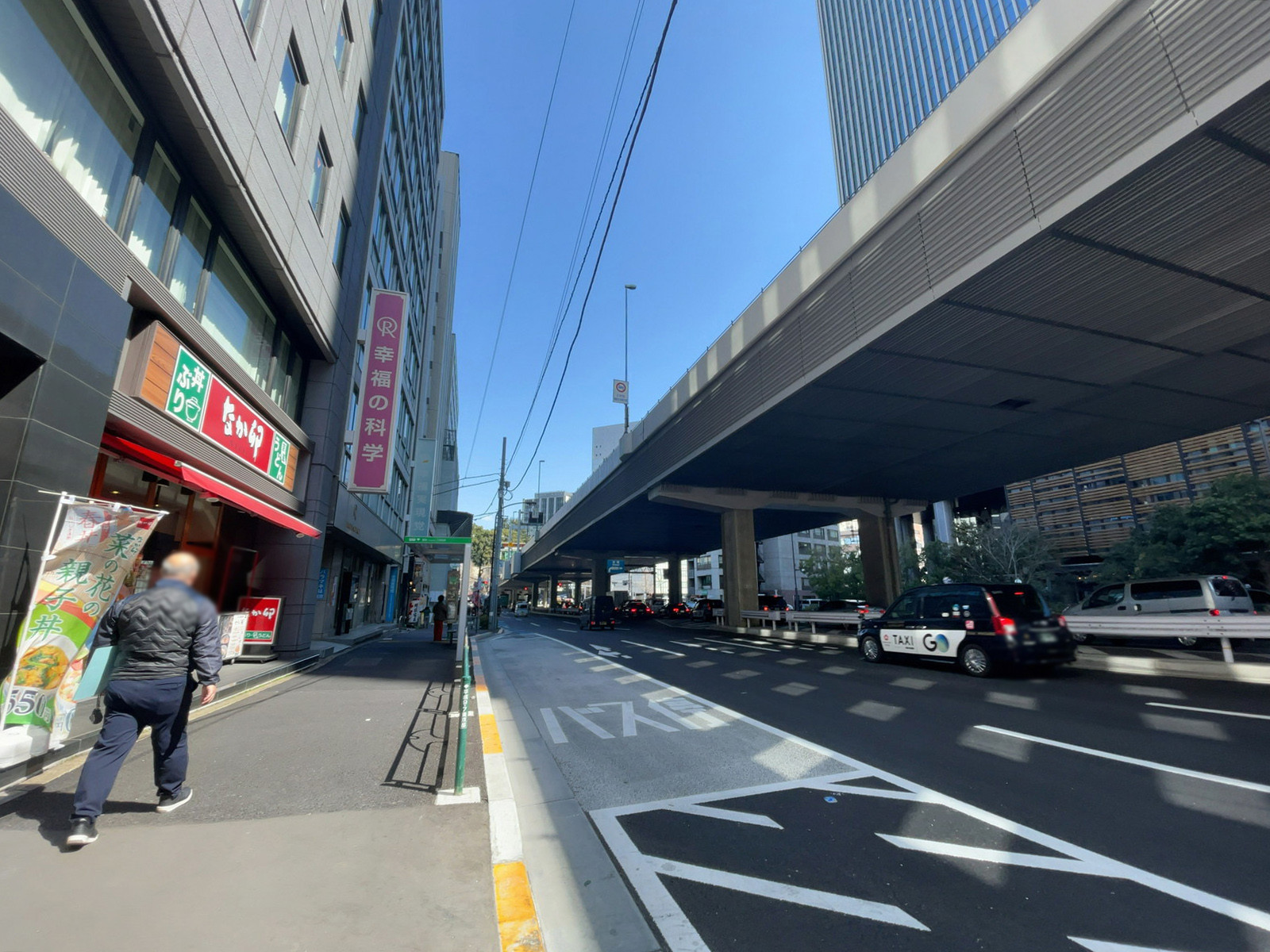 大阪ガス都市開発赤坂ビル前面の六本木通り