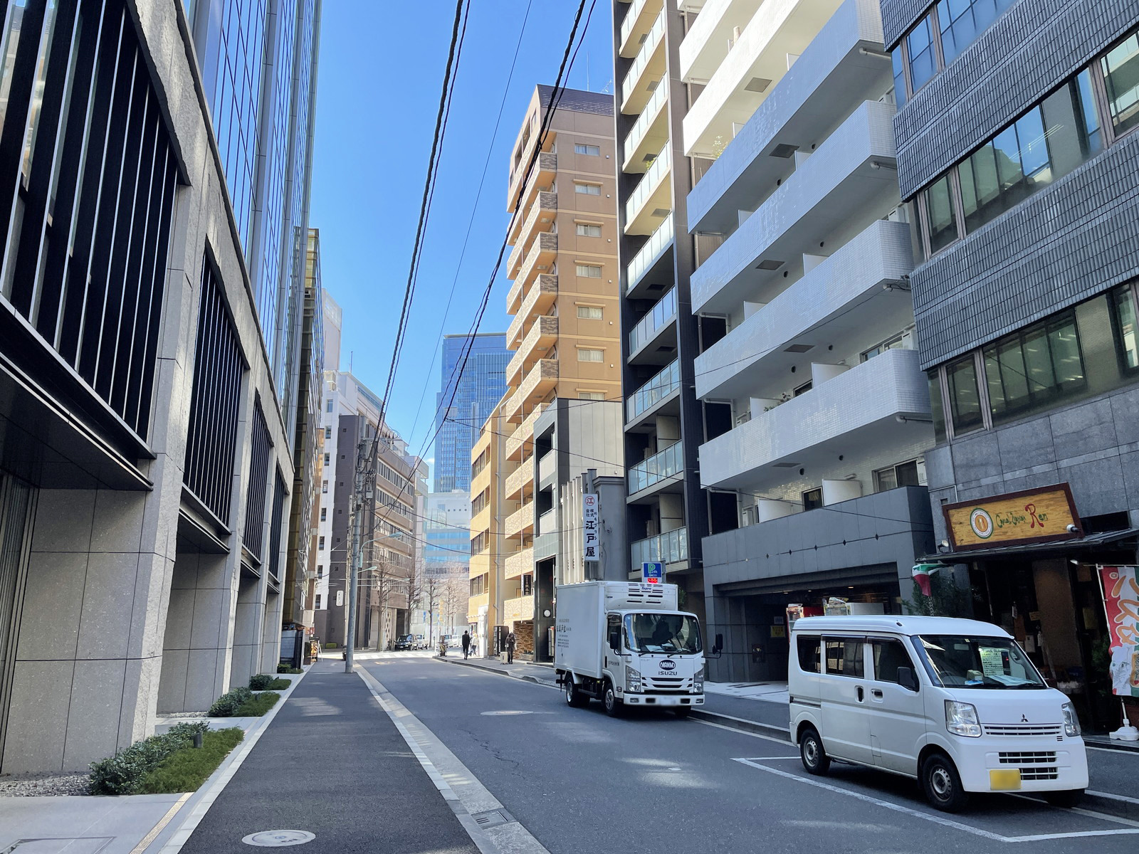 Ikigai Bashiビル前面の大伝馬本町通り