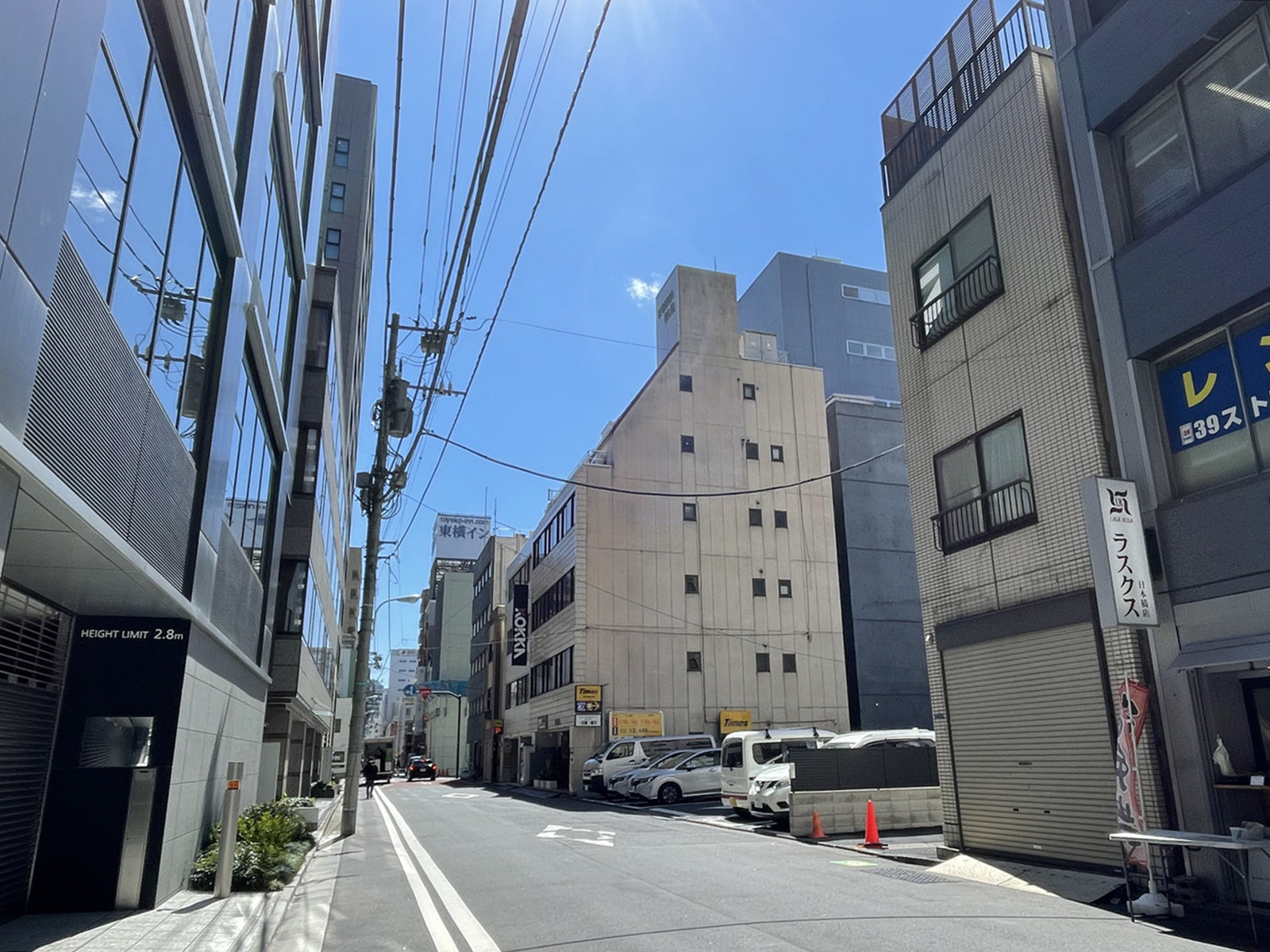 久保ビル前面の通り