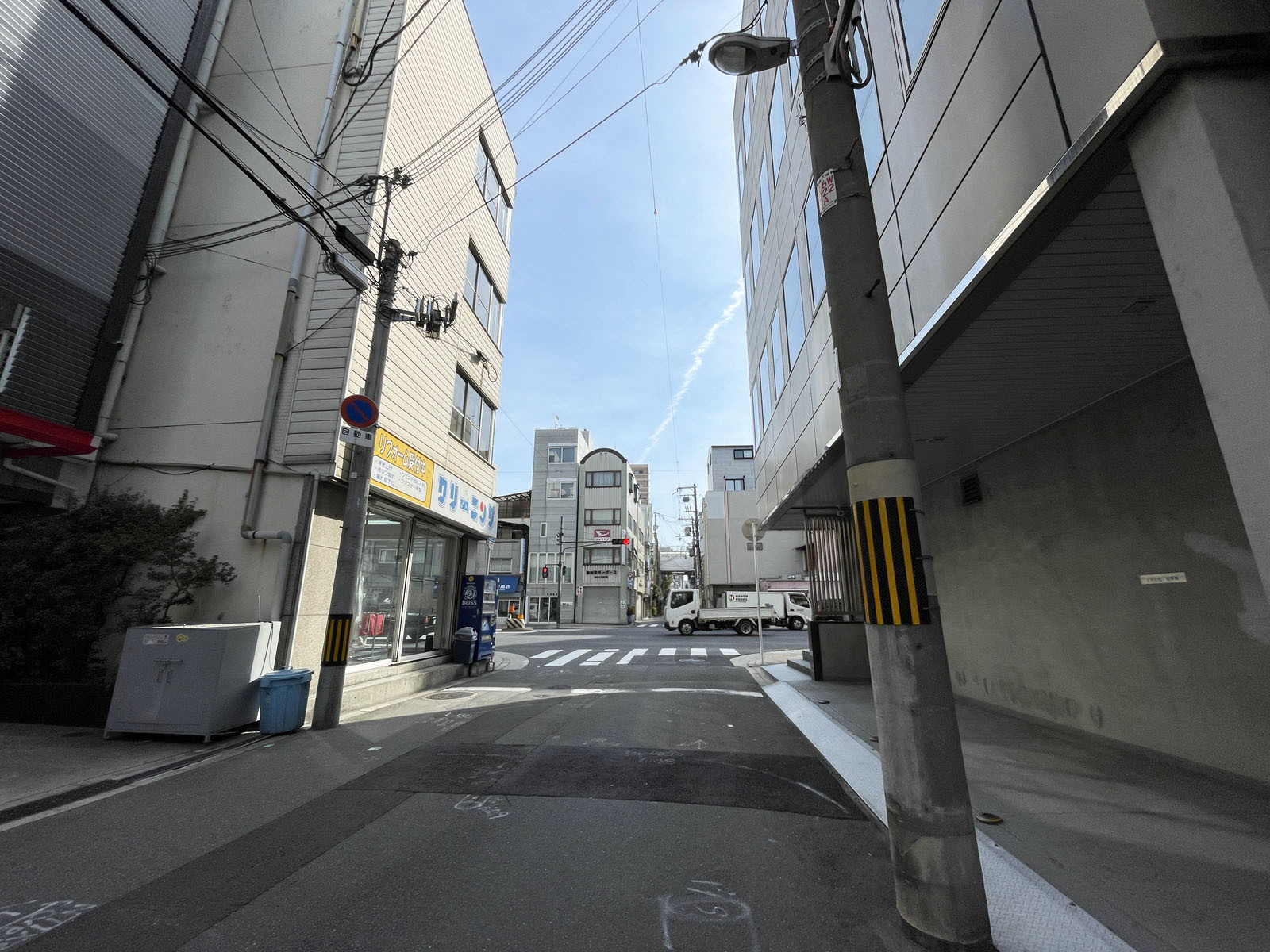 中村ビル前面の通り