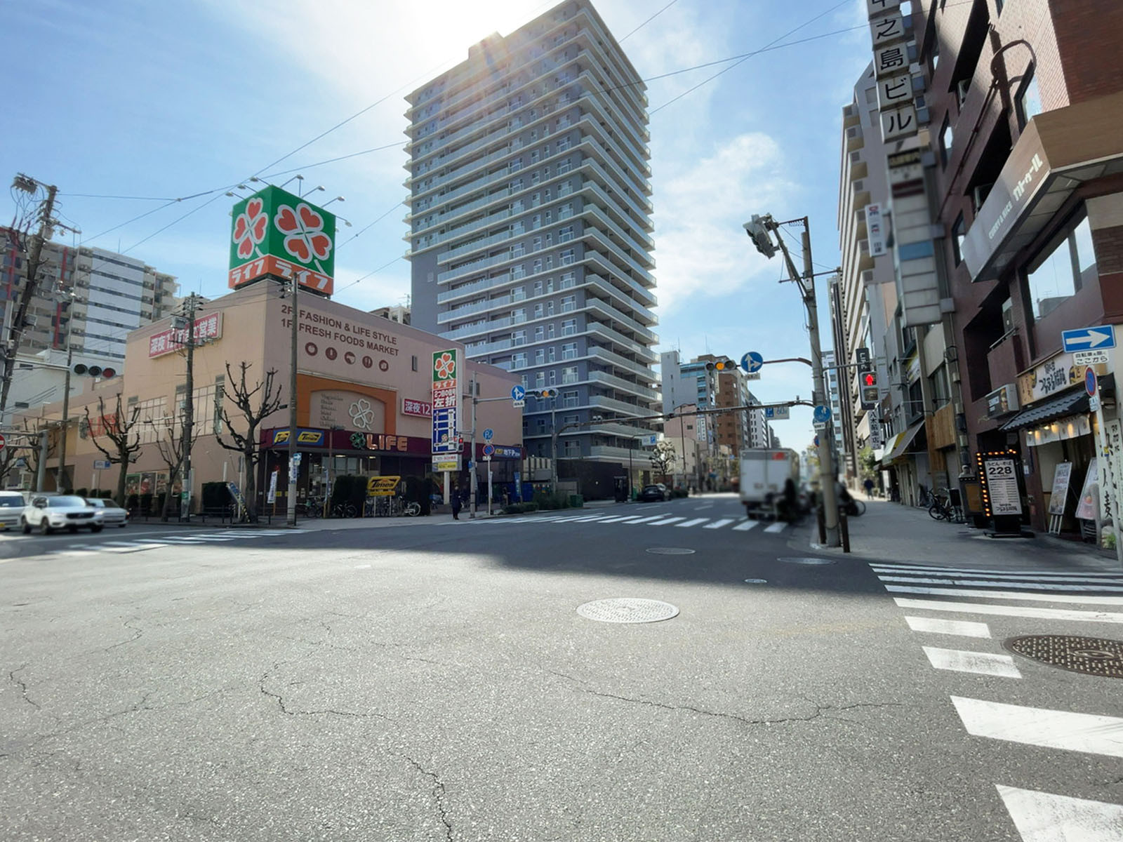 清水不動産ビル前面の通り