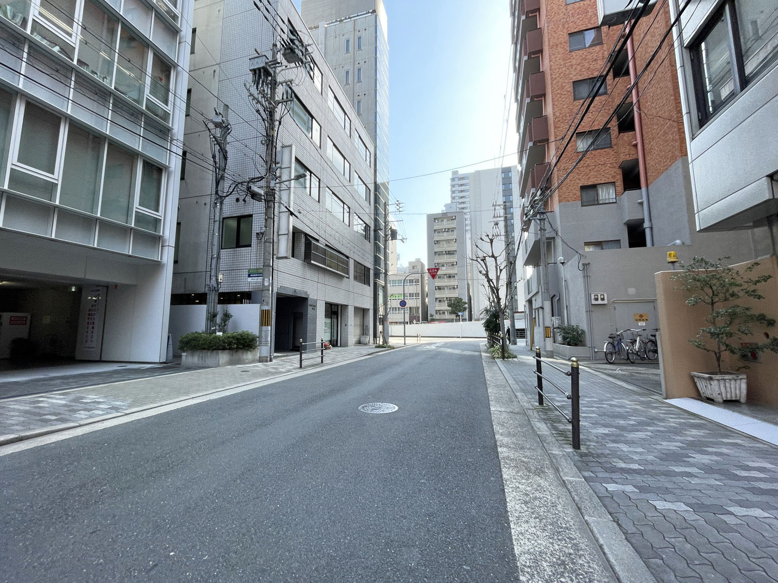 天満松茂ビル前面の通り