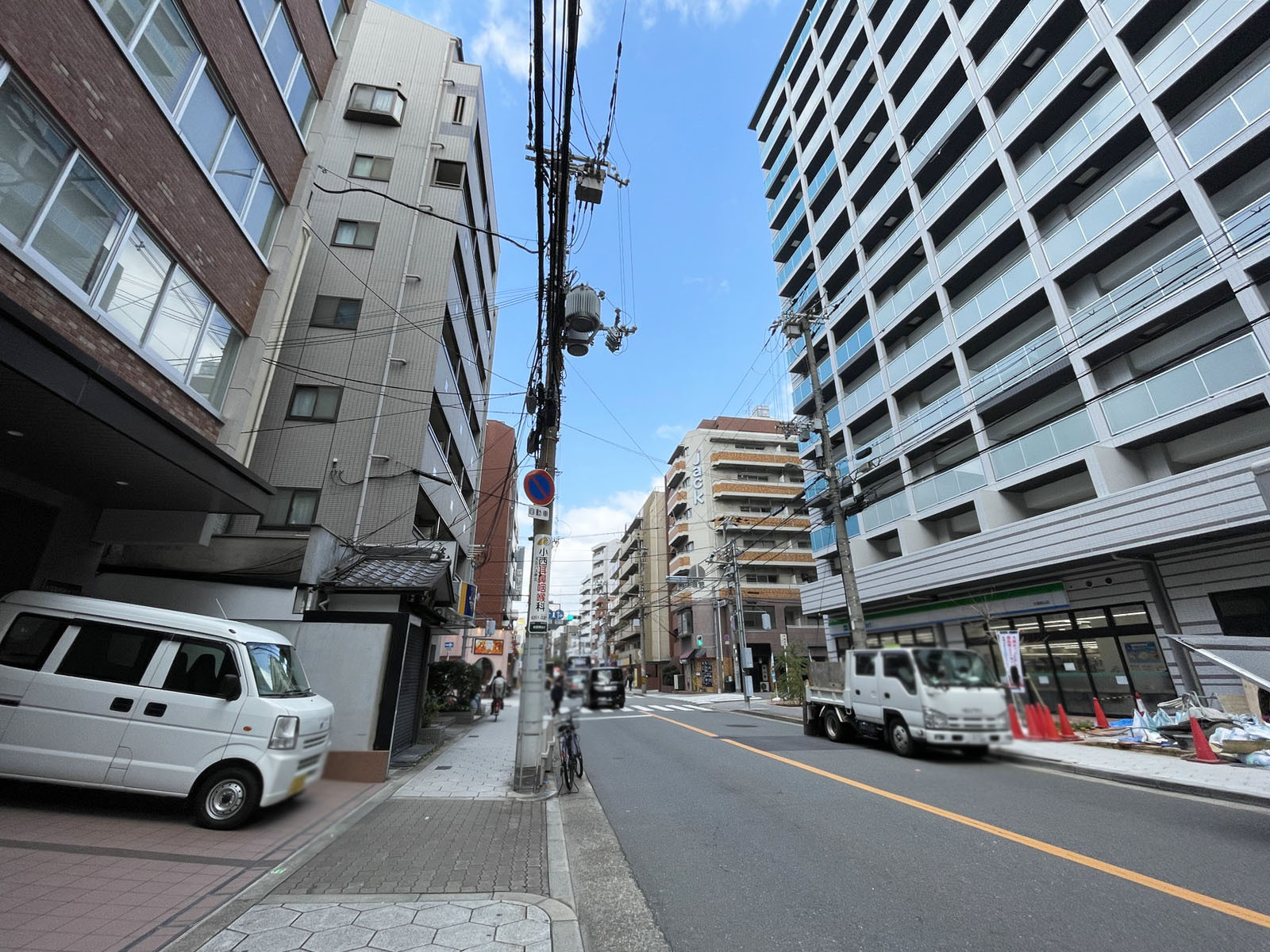 サンワビル前面の通り