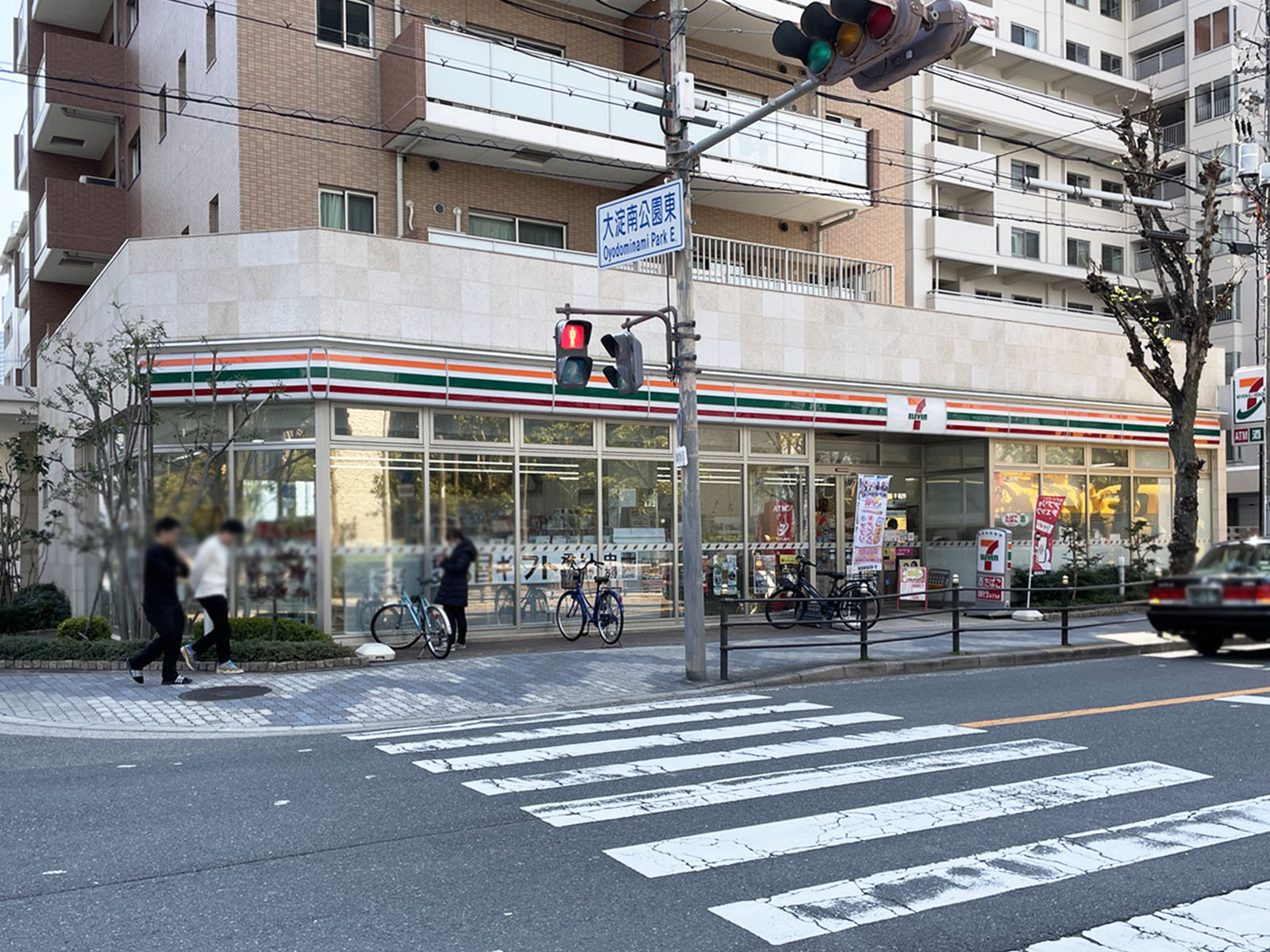 付近のセブンイレブン 梅田スカイビル前店