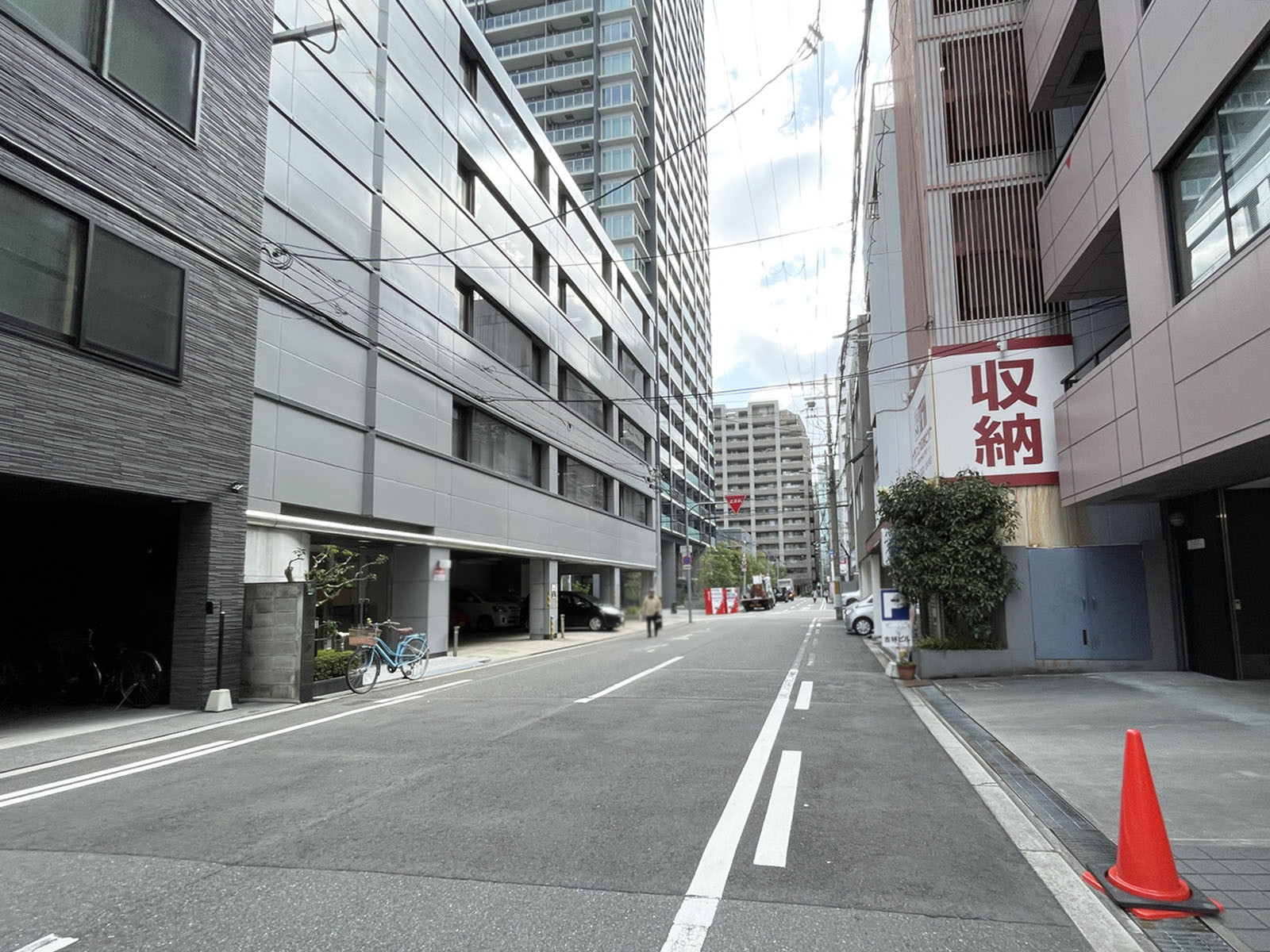 古林ビル本館前面の通り
