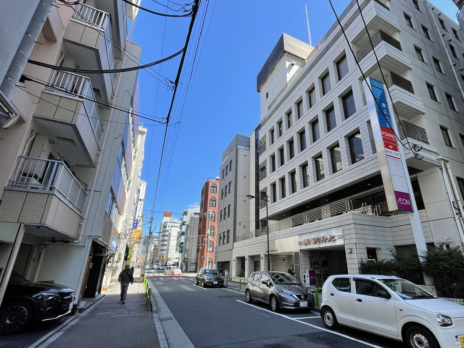 東方学会本館前面の通り
