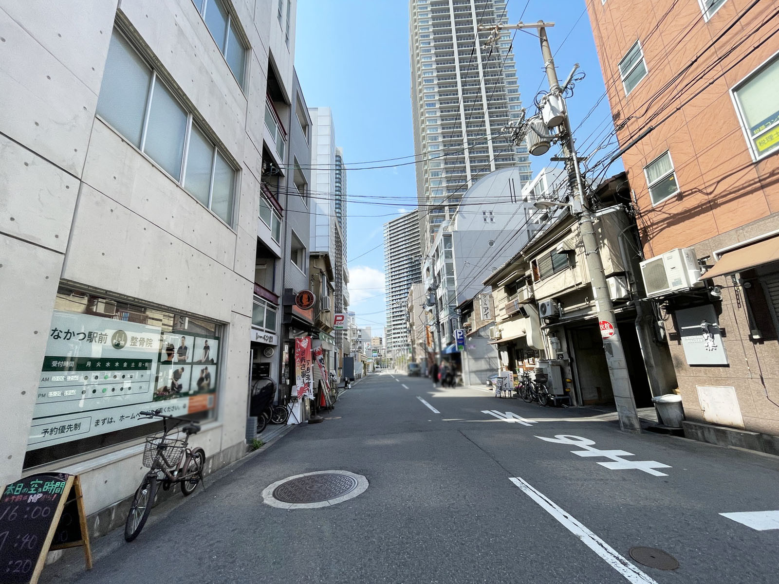 エイトビル前面の通り