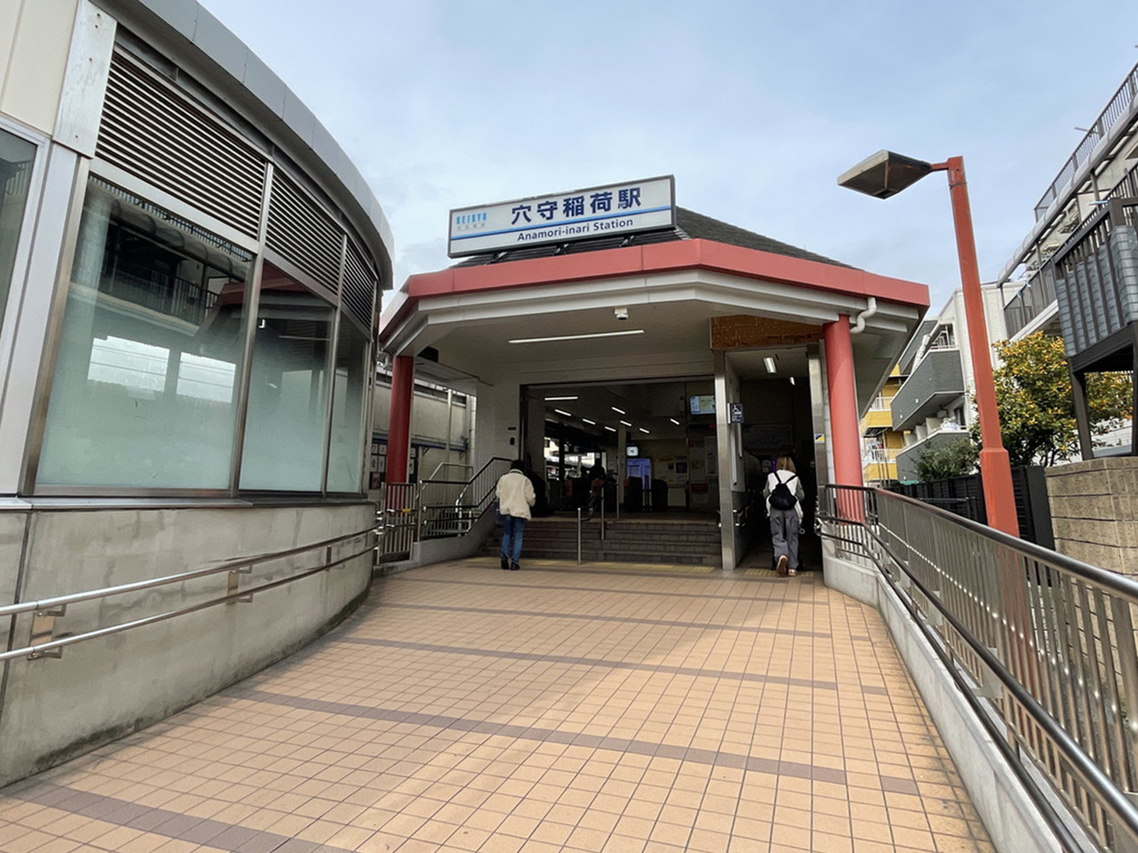 最寄りの「穴守稲荷駅」