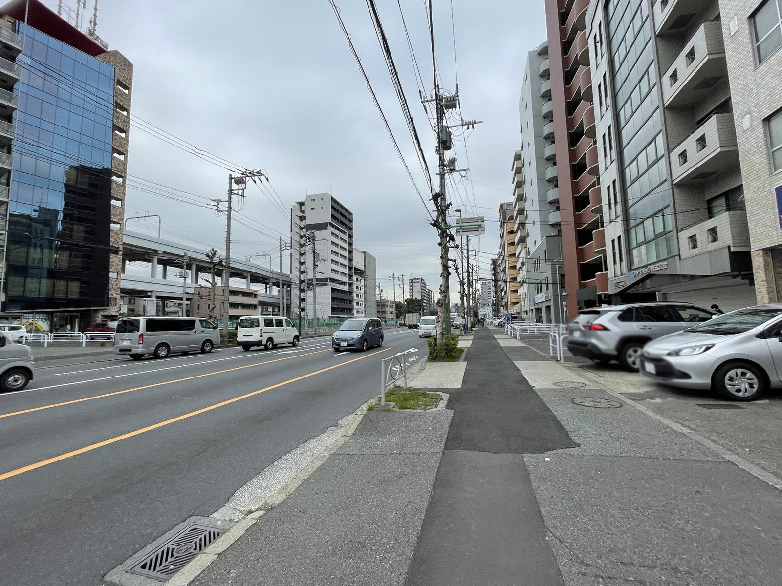 アストラルHTK前面の通り
