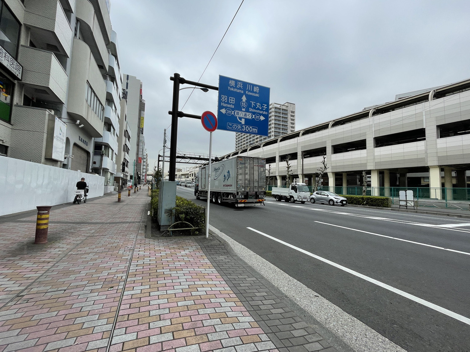 保坂ビル前面の通り