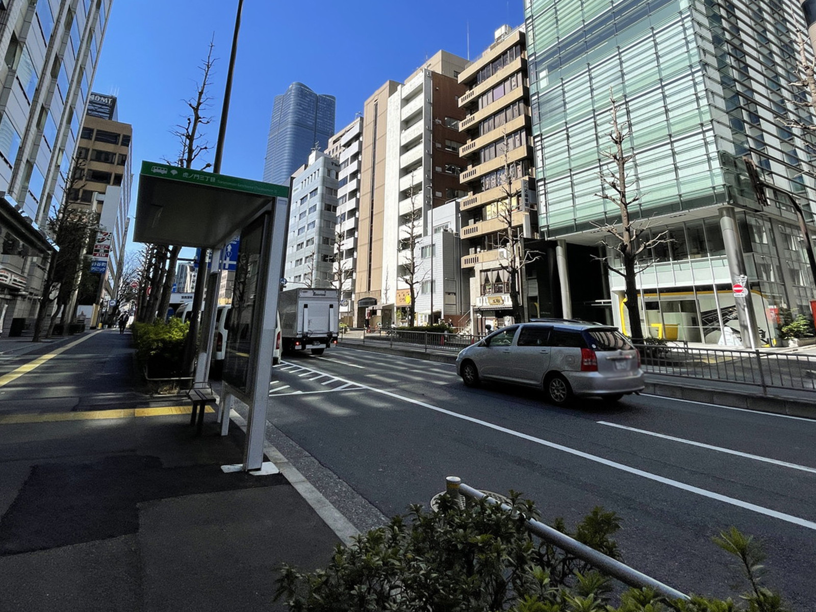 神谷町アネックス2号館前面の通り