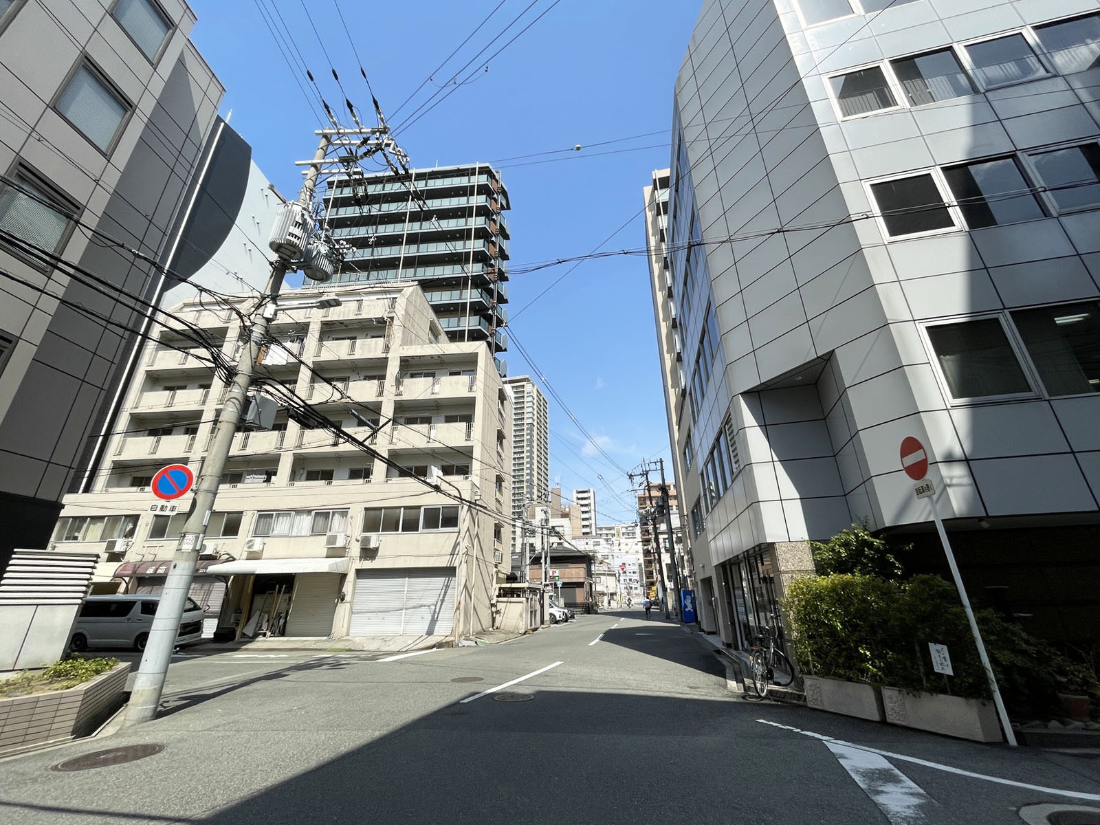 サンロードビル前面の通り
