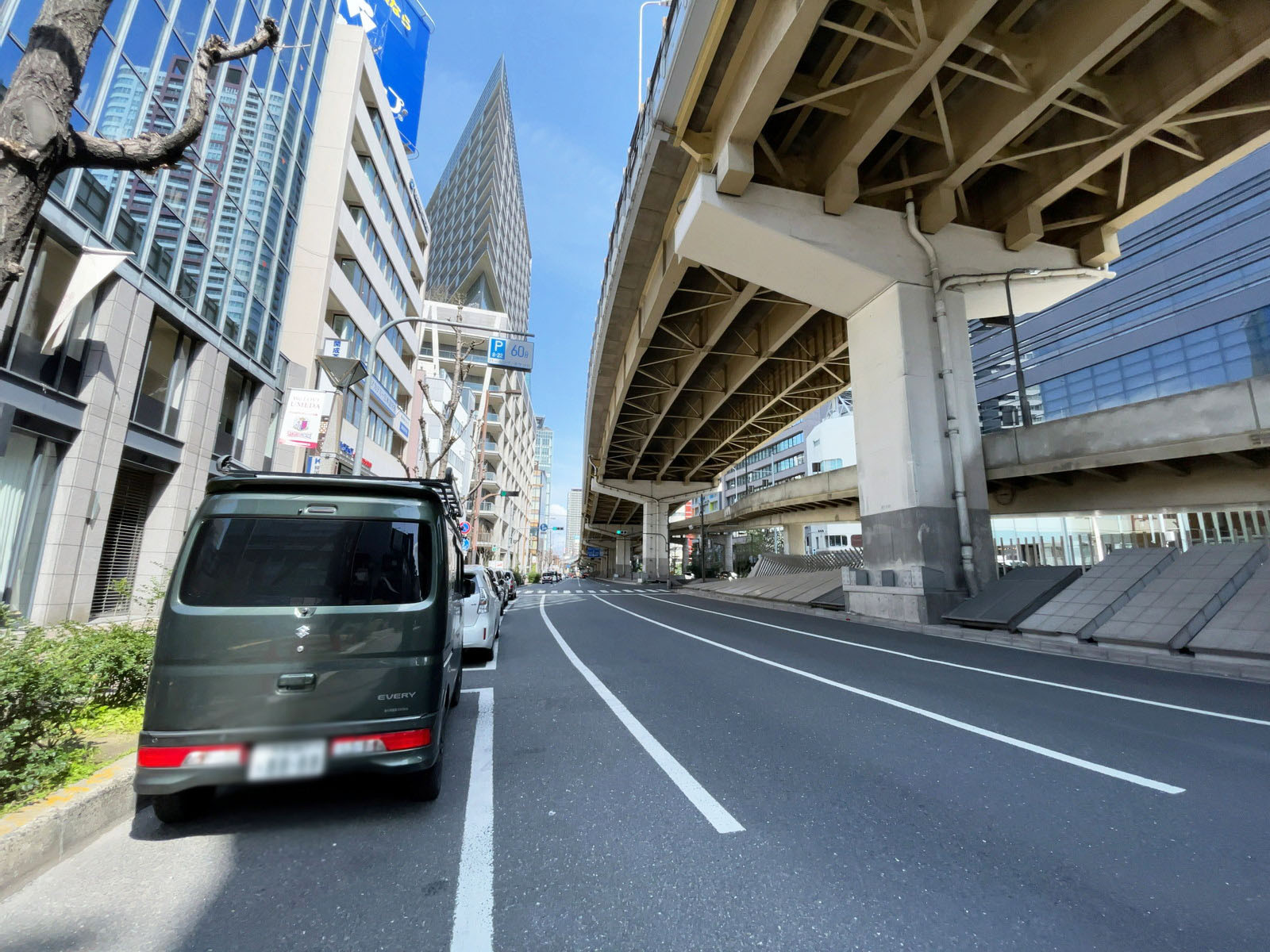 吉田茶屋町ビル前面の通り