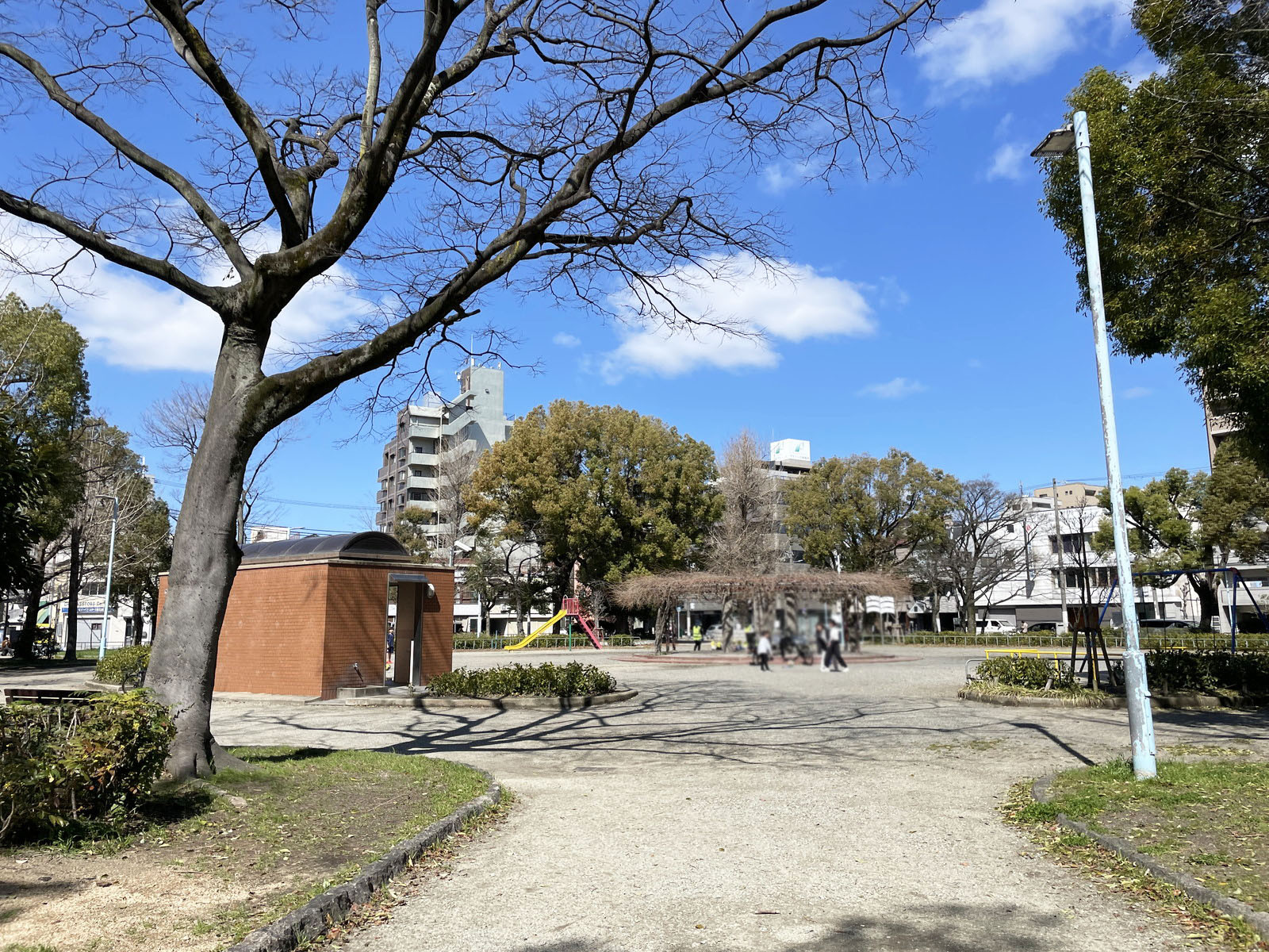 徒歩1分の浦江公園