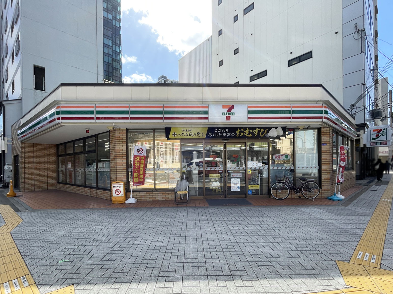 並びにあるにあるセブンイレブン 大阪金蘭会前店