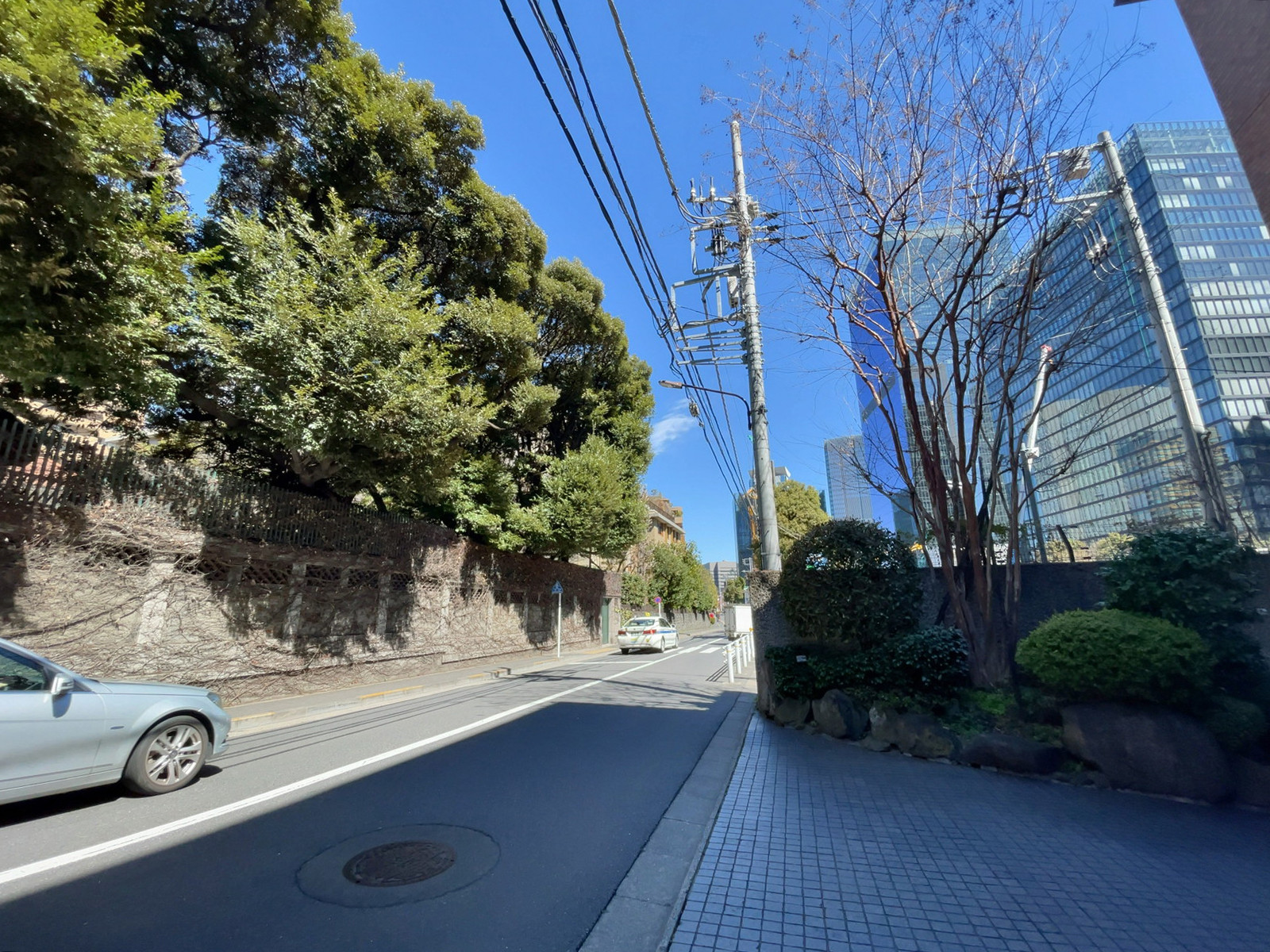 六本木ビル前面の通り
