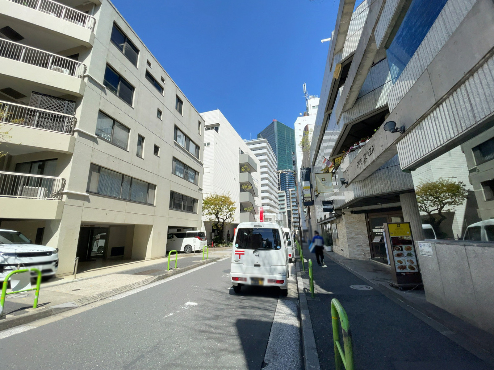 ファイブプラザ前面の通り