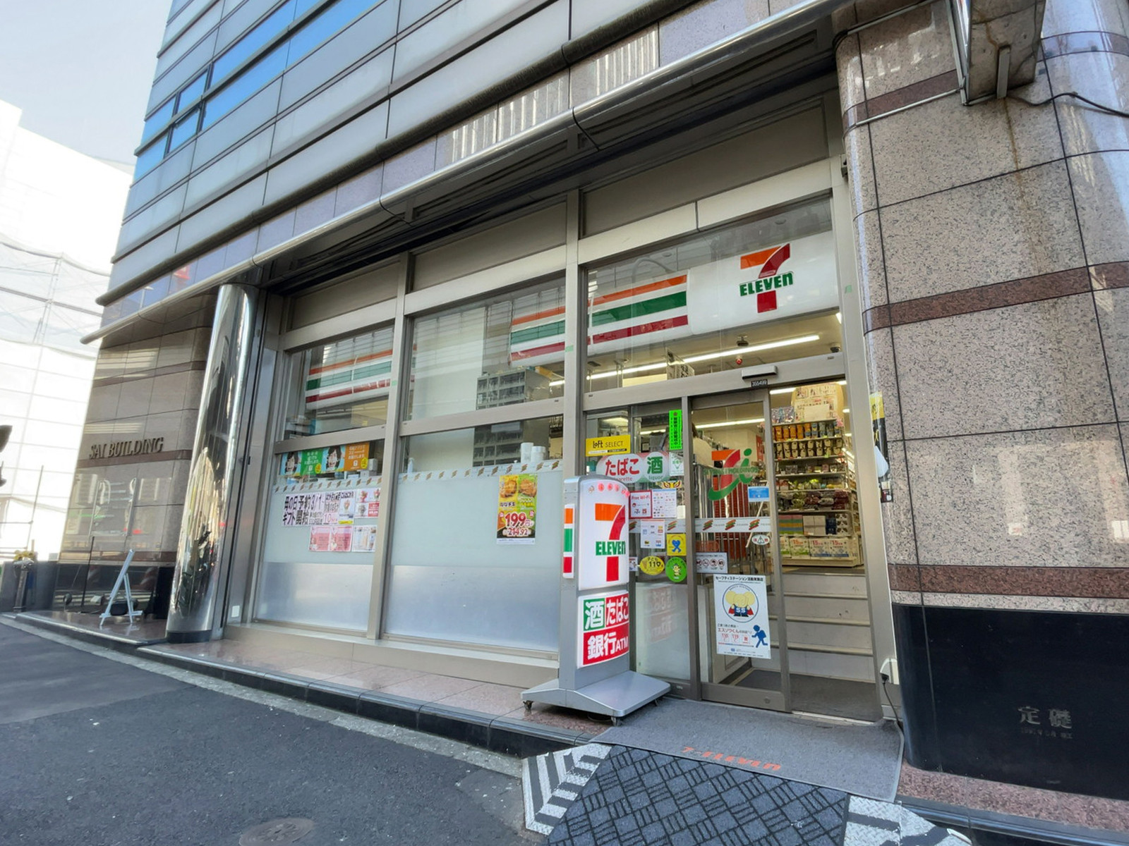 徒歩2分のセブンイレブン 西麻布3丁目六本木通り店