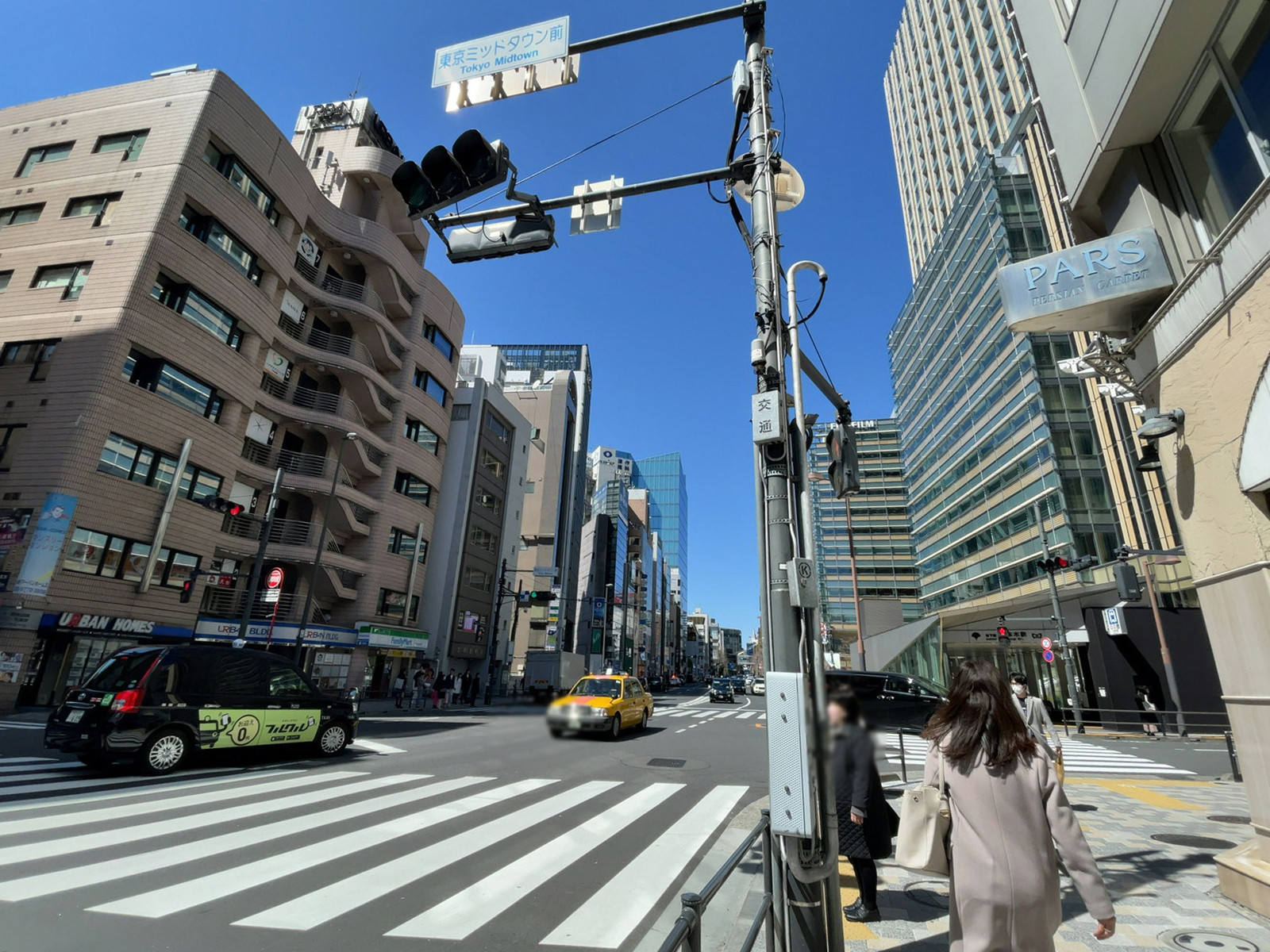 第6DMJビル前面の通り