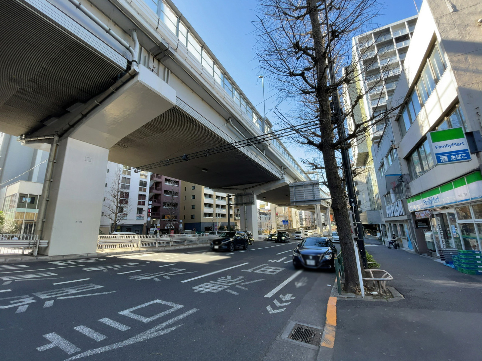 近くの 六本木通り