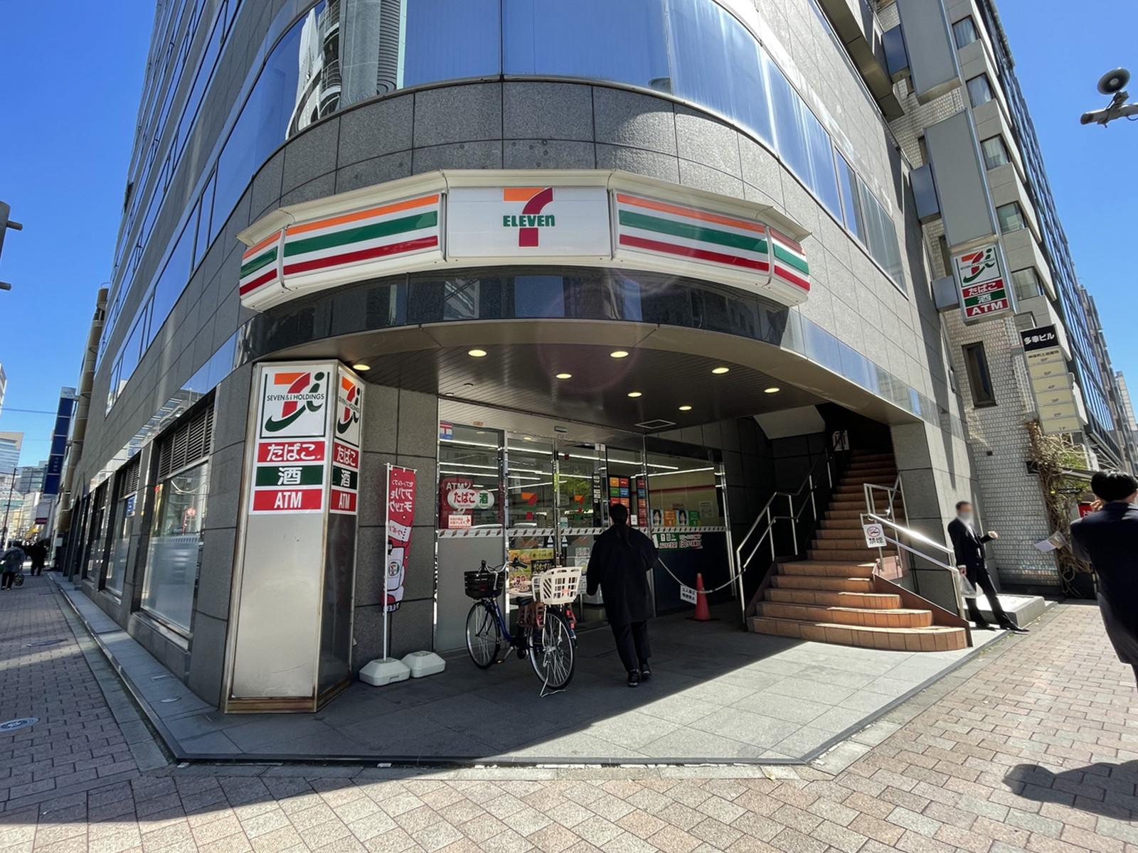 至近のセブンイレブン 神田専大通り店