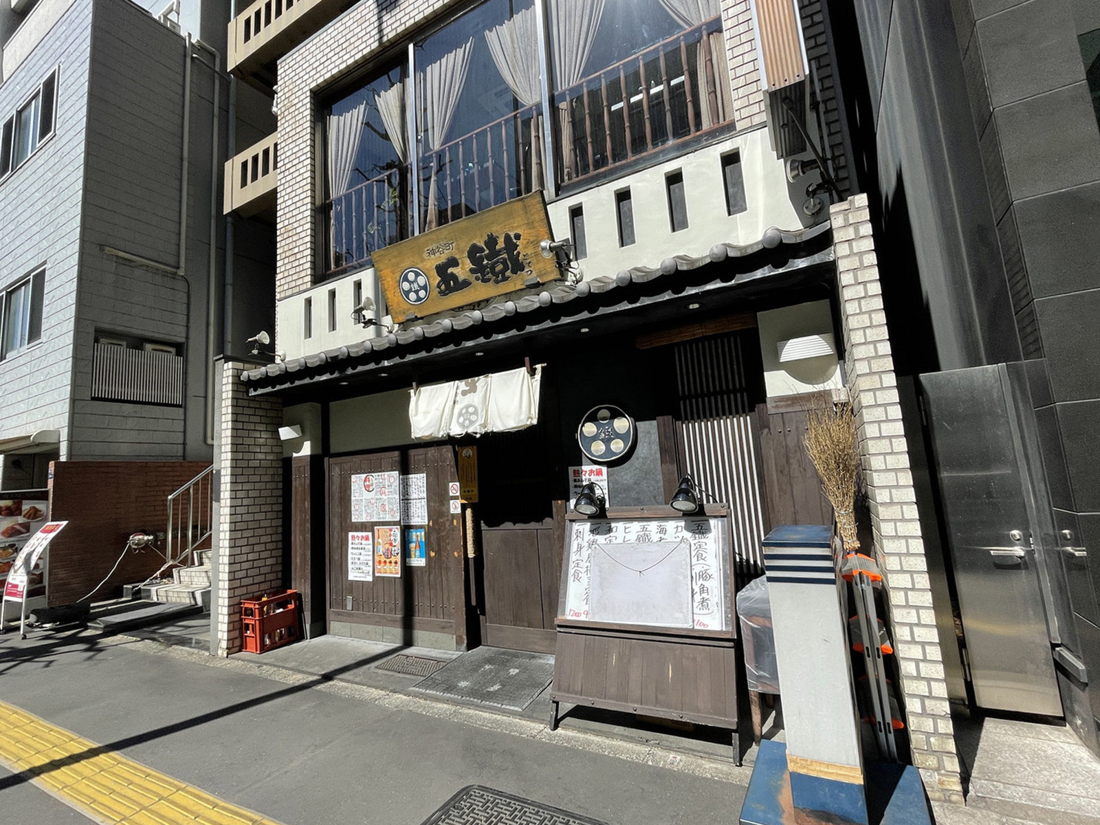 周辺には飲食店が点在