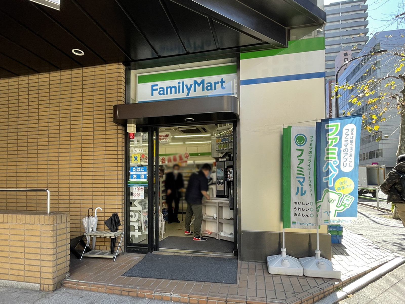 徒歩1分のファミリーマート神谷町駅前店