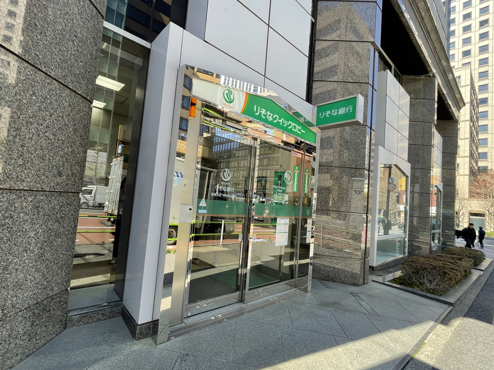 付近のりそな銀行ATMコーナー