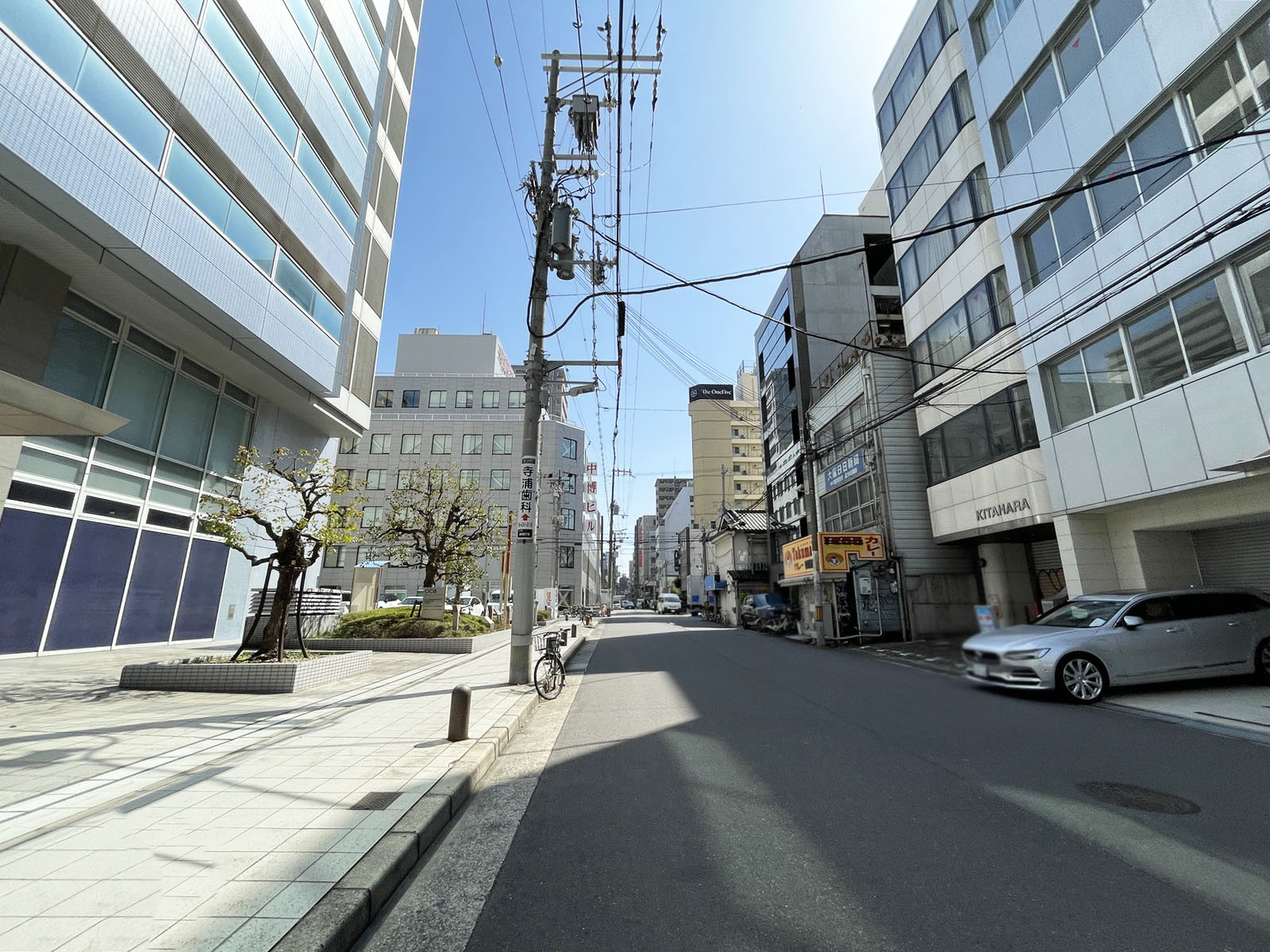 MEビル前面の通り