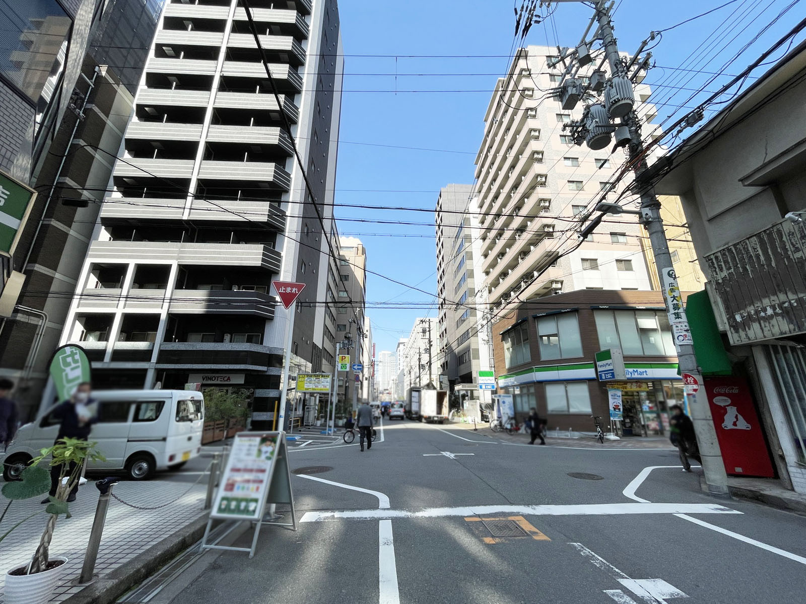 堺筋トラストビル前面の通り