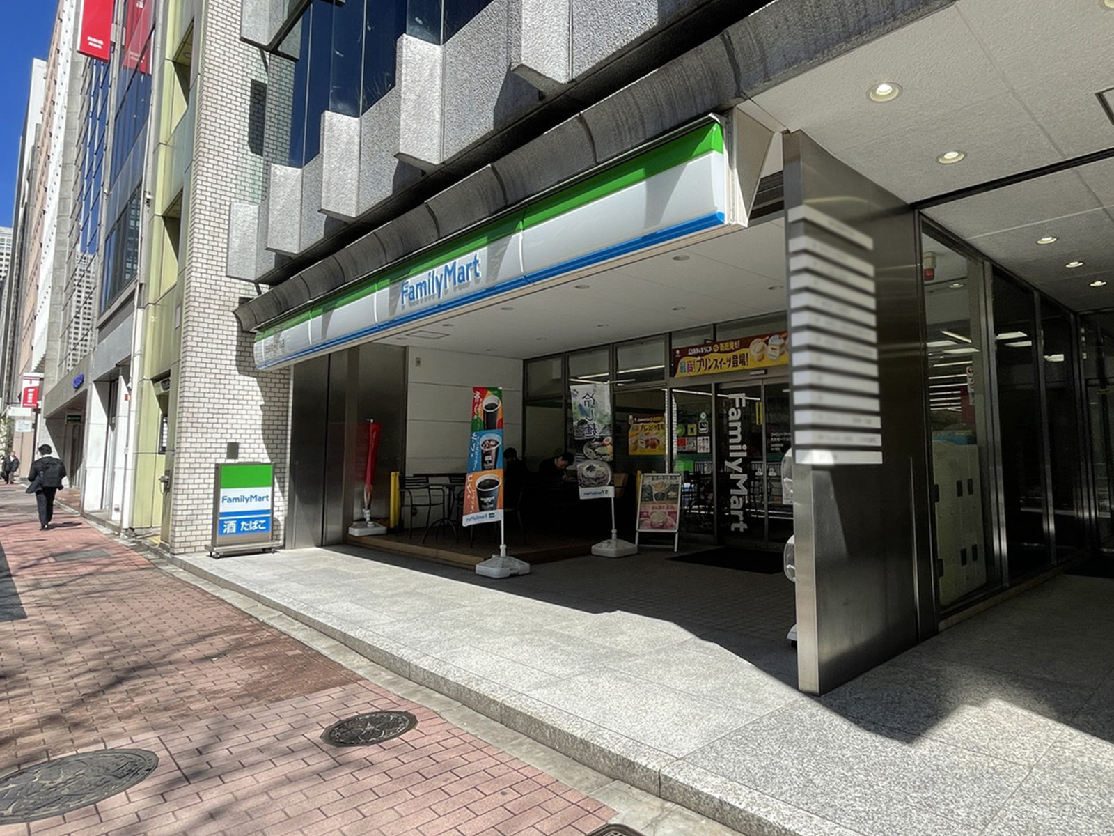 徒歩3分のファミリーマート西新橋1丁目店